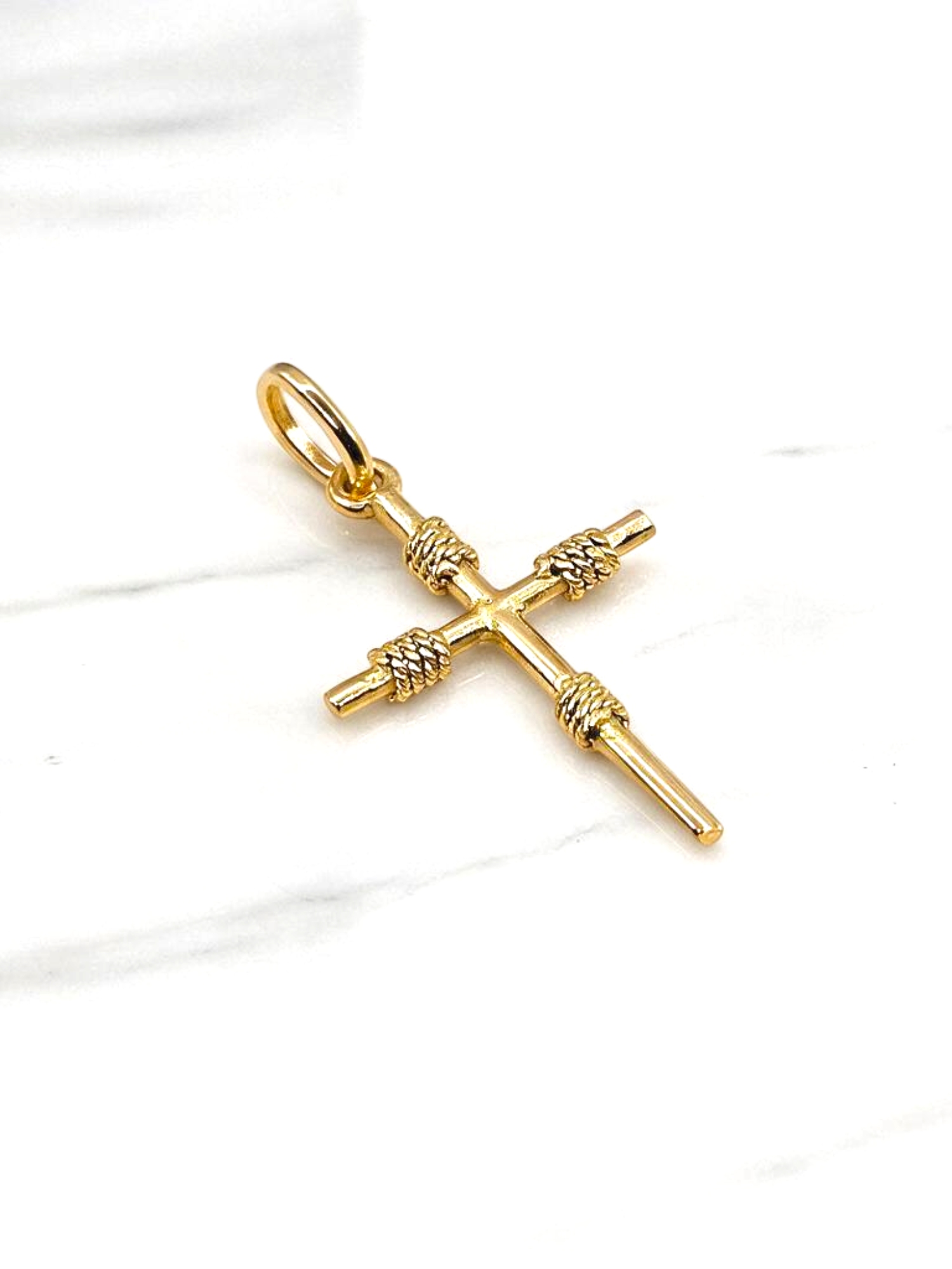 Colgante cruz nudos grande Oro 18k 4