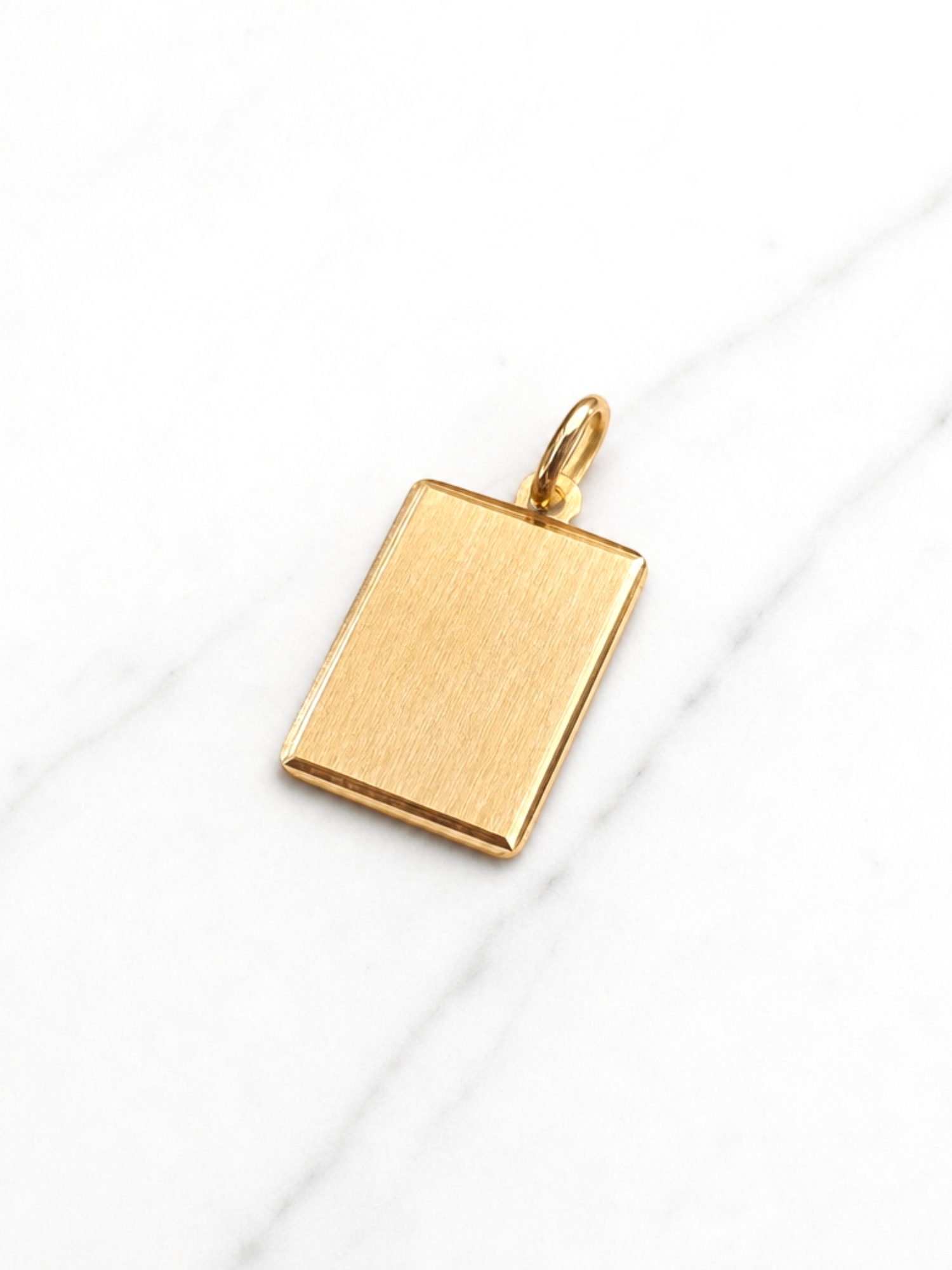 Colgante placa tallada bordes Oro 18k 4