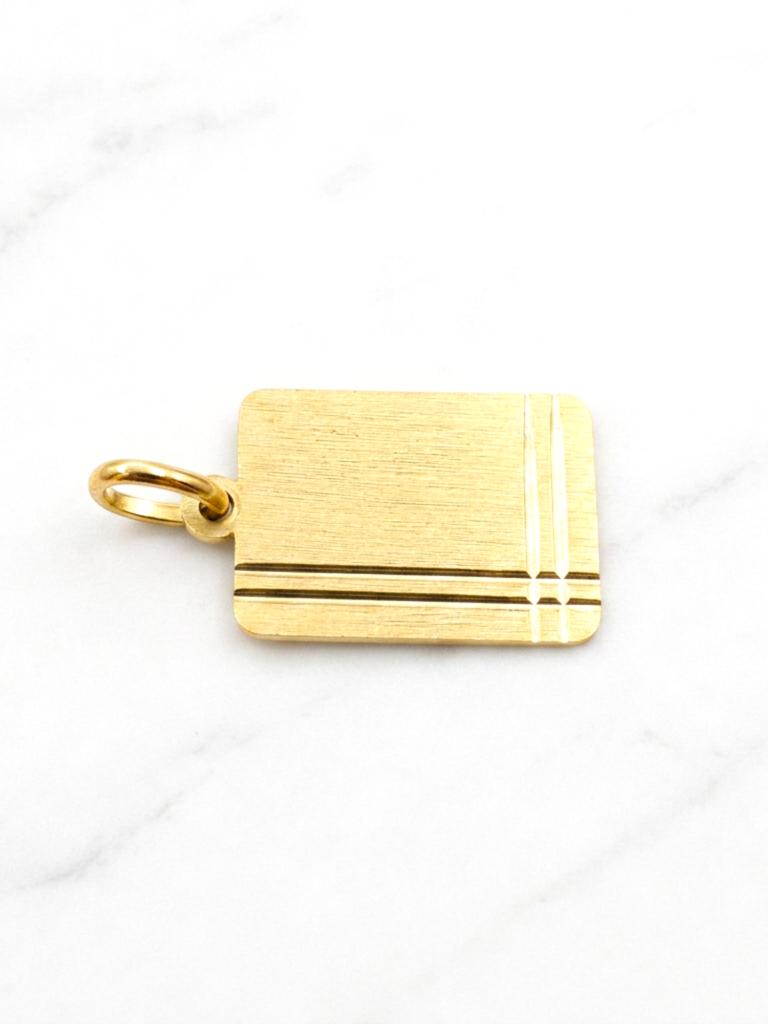 Colgante placa tallada Oro 18k 2