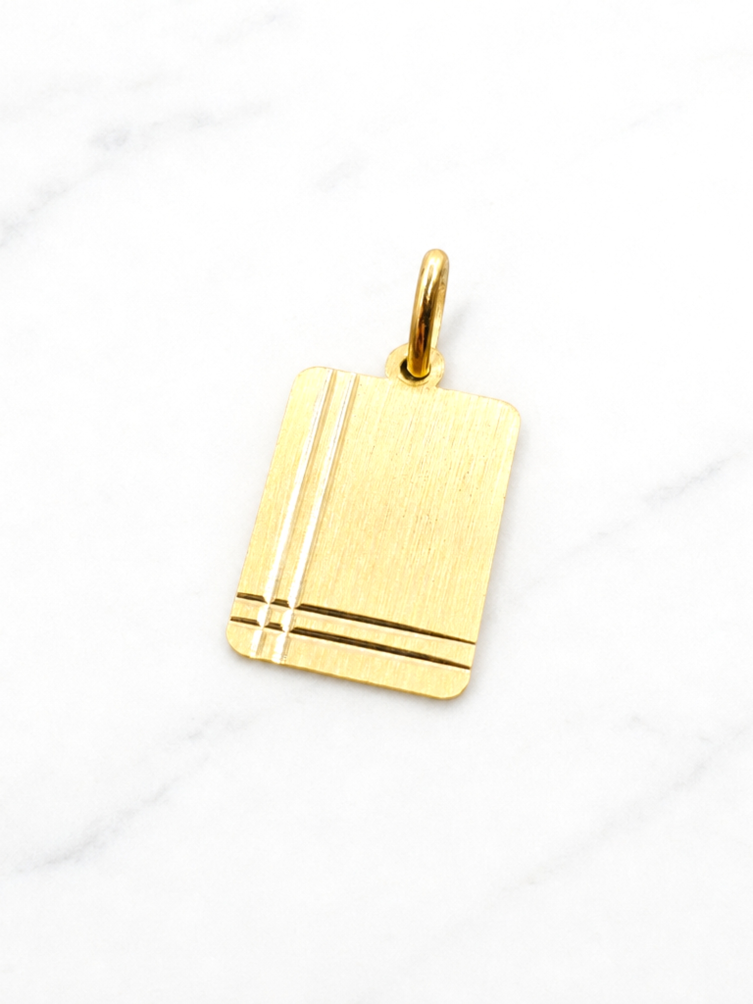 Colgante placa tallada Oro 18k 3