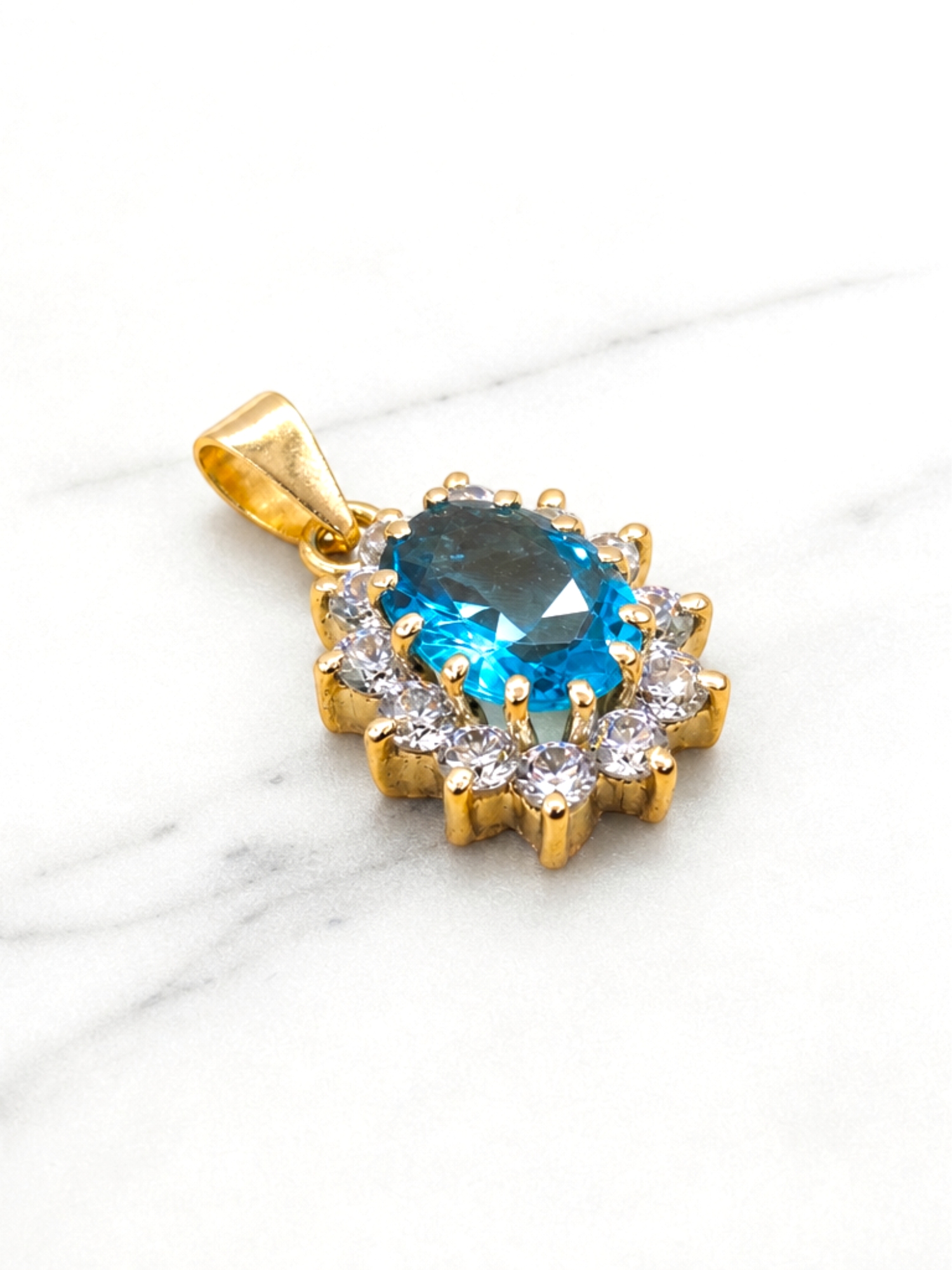 Colgante reina Agua Marina 2.2 cm Oro 18k  2
