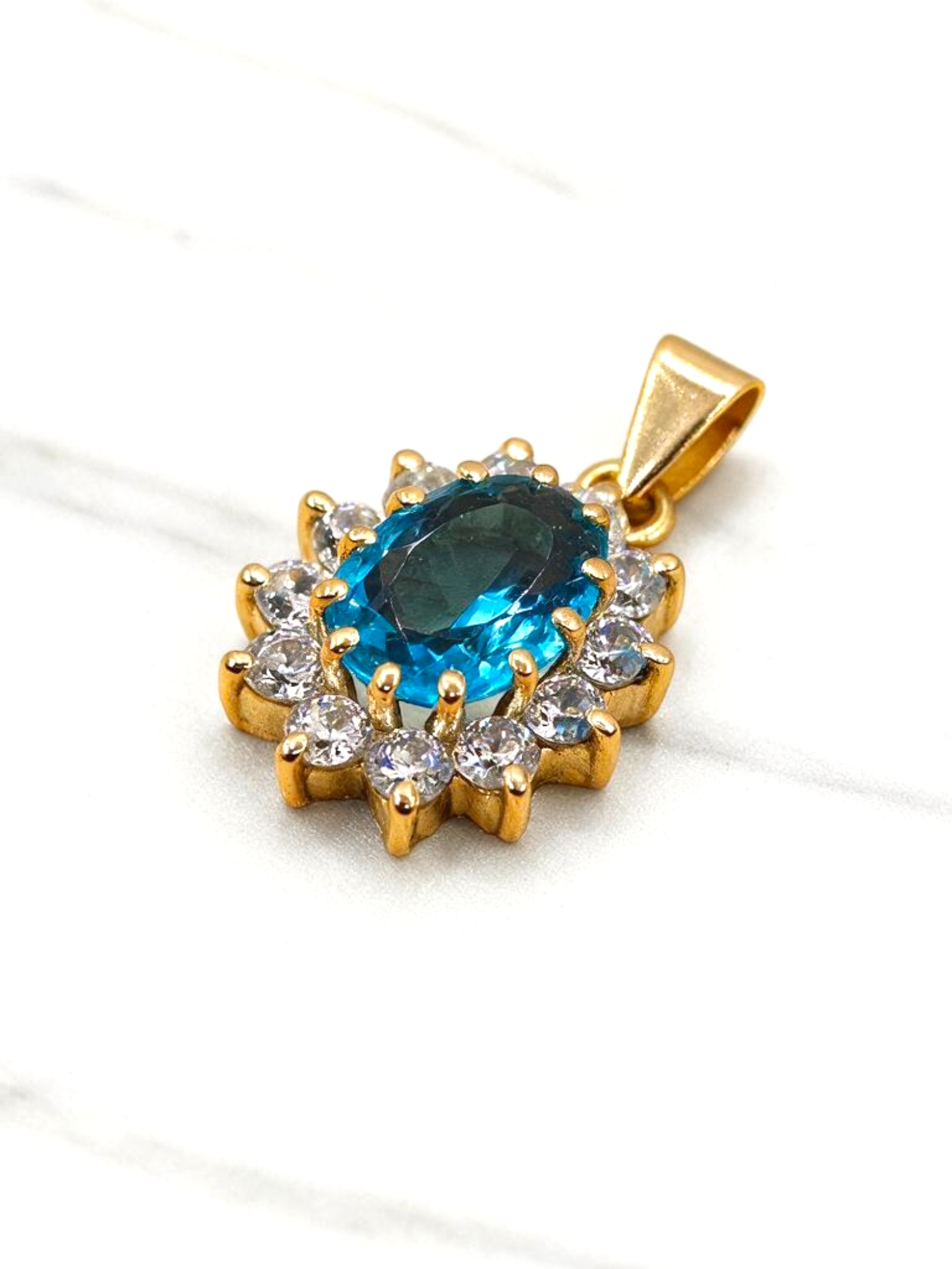 Colgante reina Agua Marina 2.2 cm Oro 18k  4