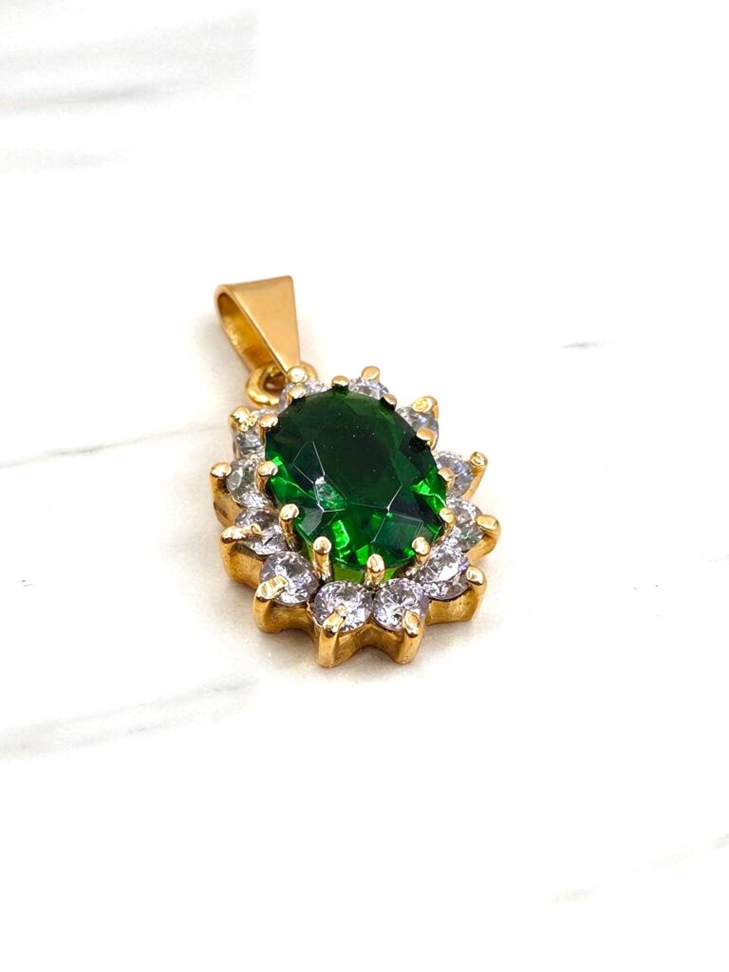 Colgante reina circónes y esmeralda grande Oro 18k 3