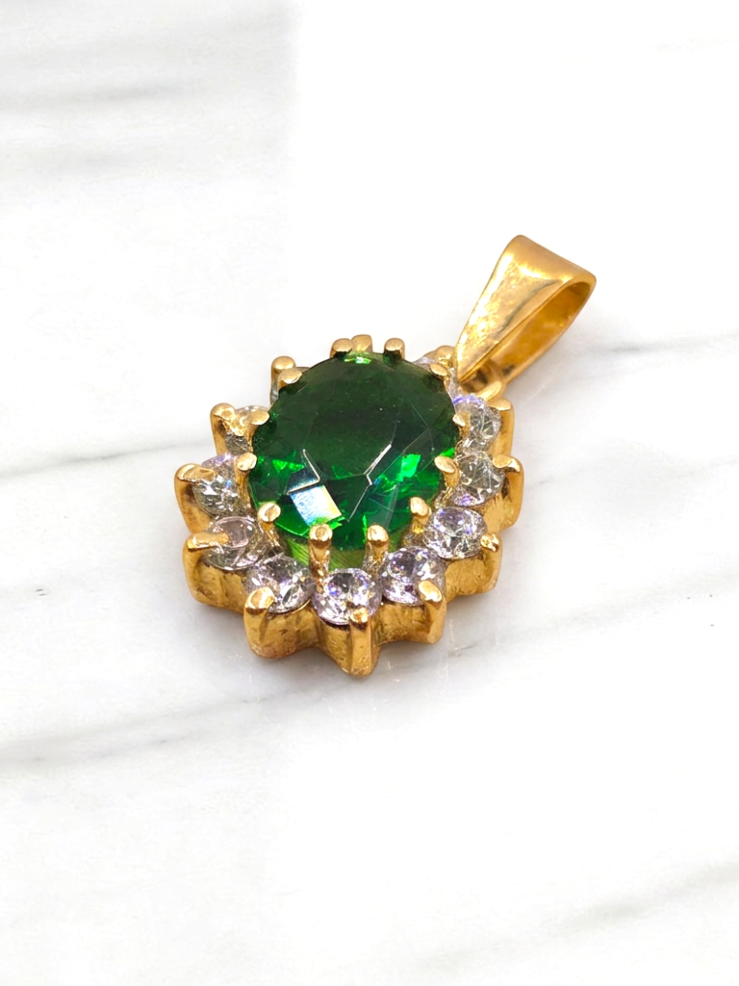 Colgante reina circónes y esmeralda grande Oro 18k 4