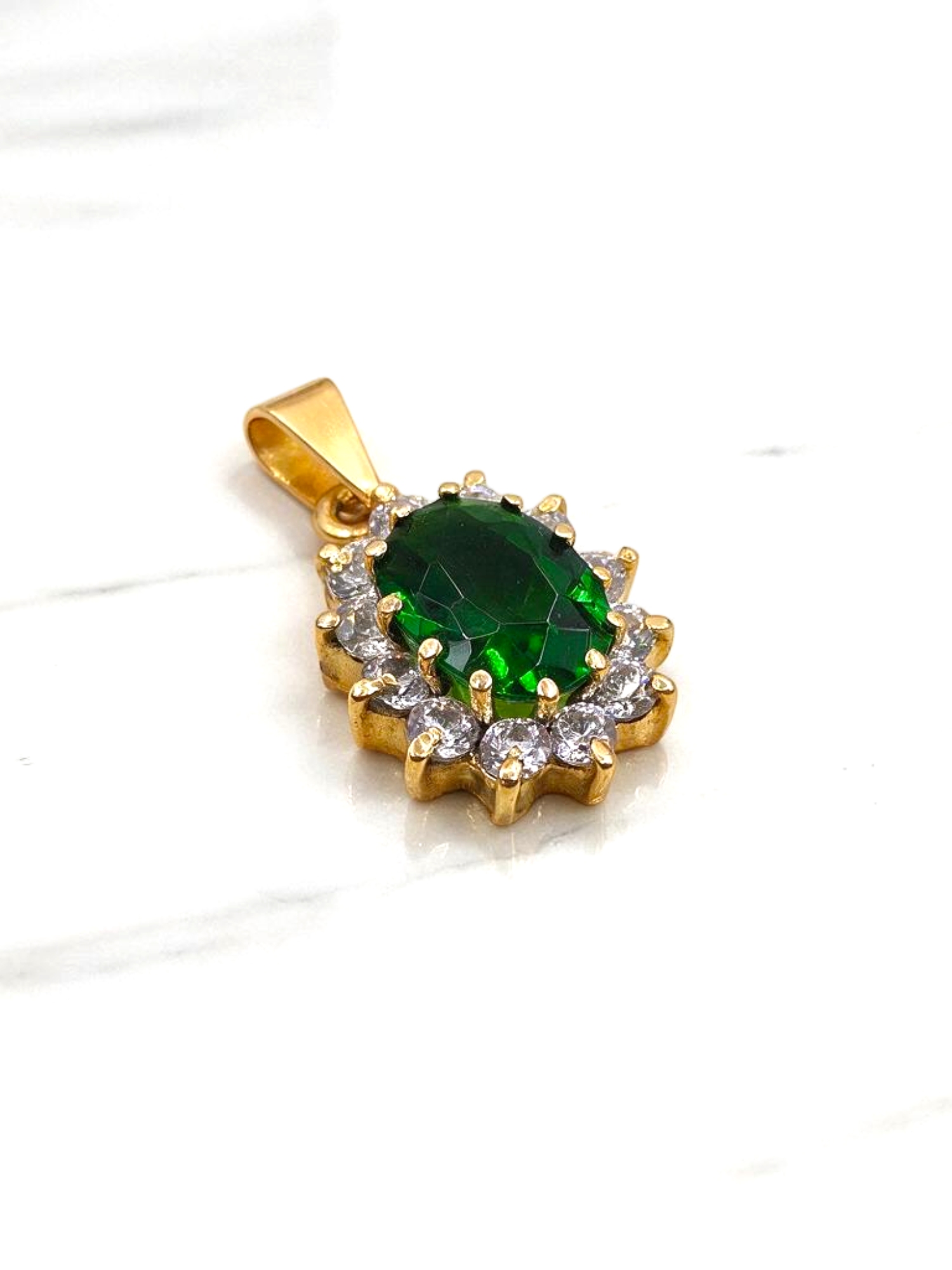 Colgante reina circónes y esmeralda grande Oro 18k 2