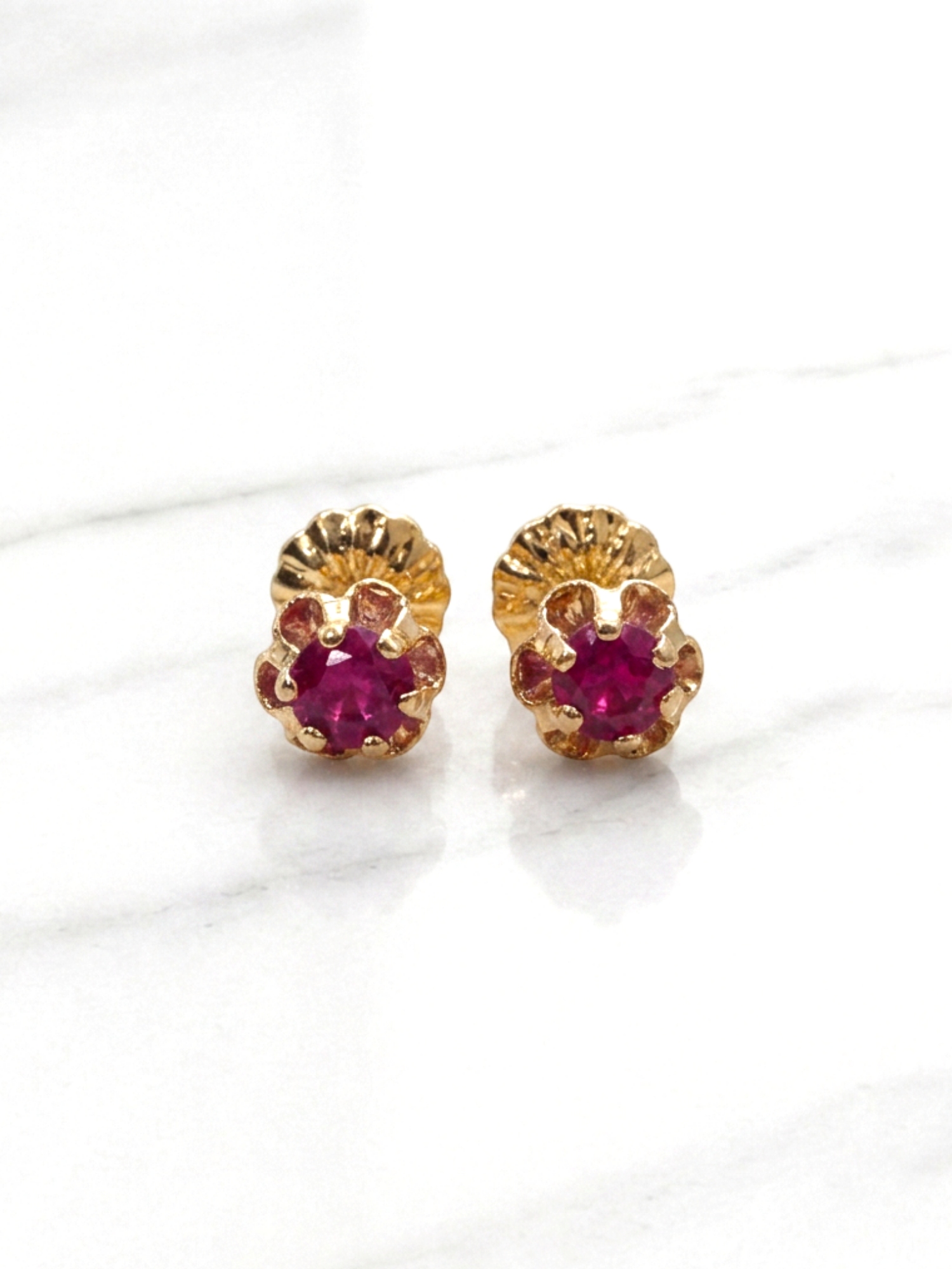 Aros Chatón italiano rubí medianos Oro 18k 2