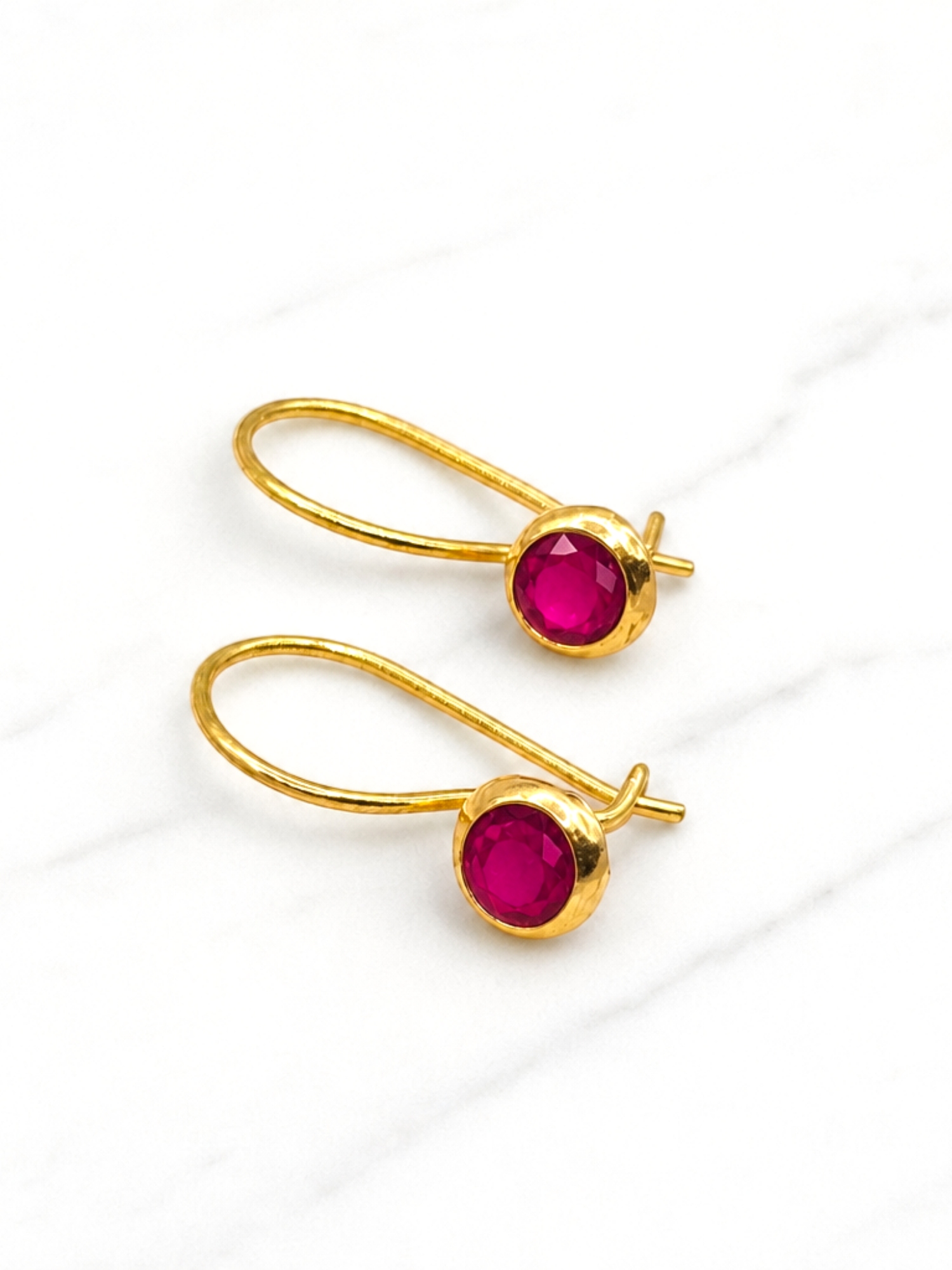 Aros rubí con gancho Oro 18k 2