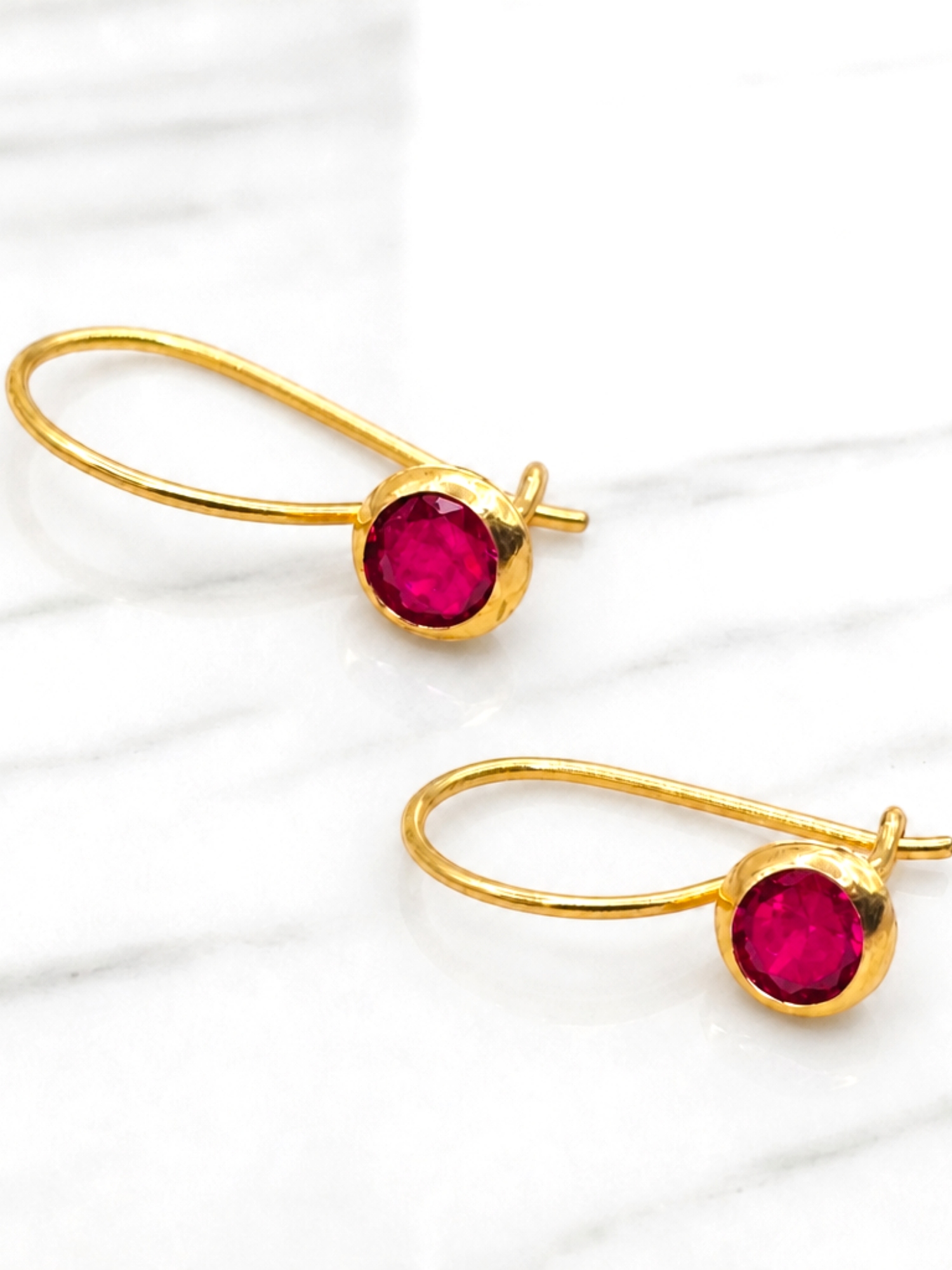 Aros rubí con gancho Oro 18k 5
