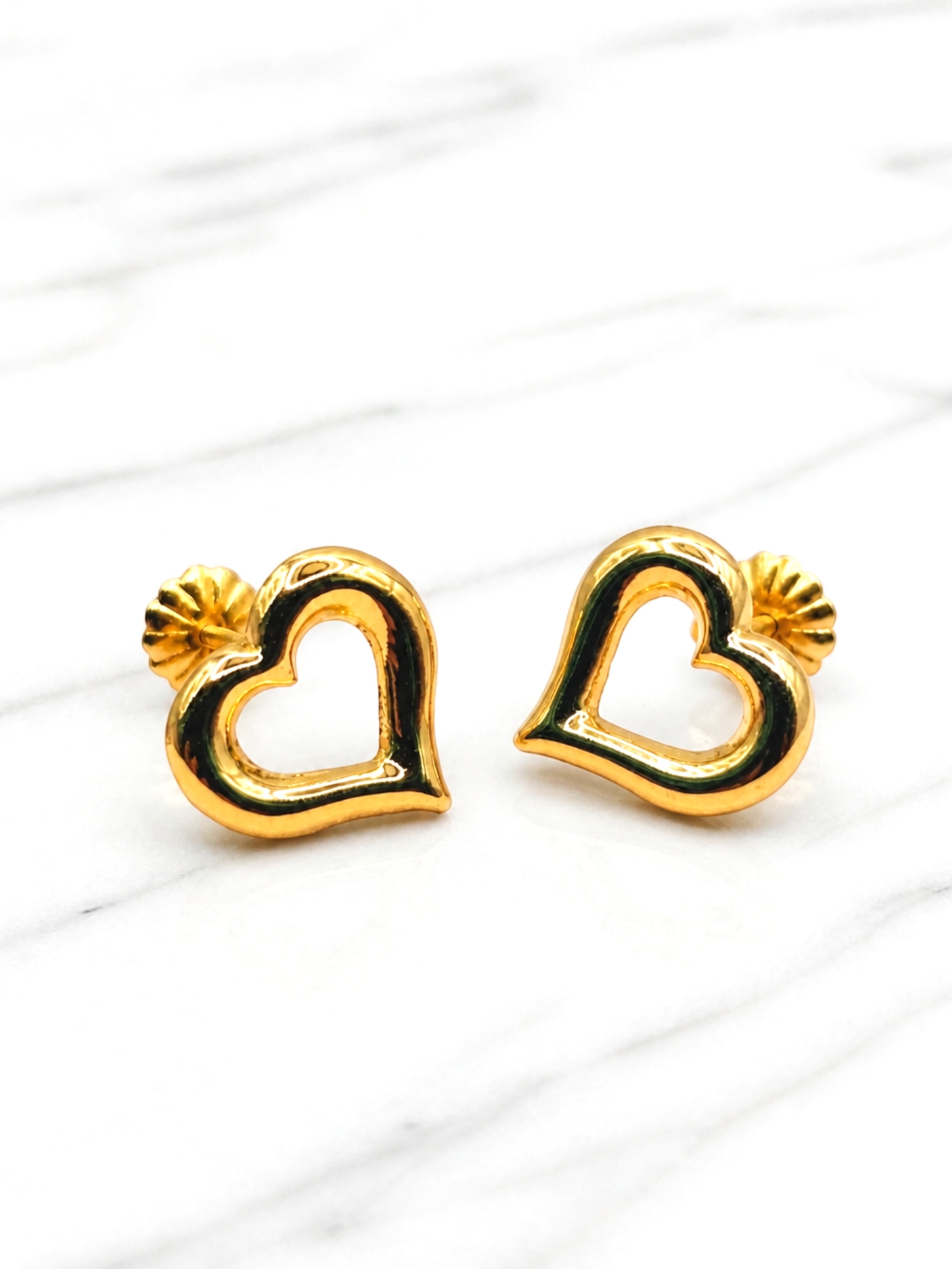 Aros silueta corazón 1.2 cm Oro 18k  3