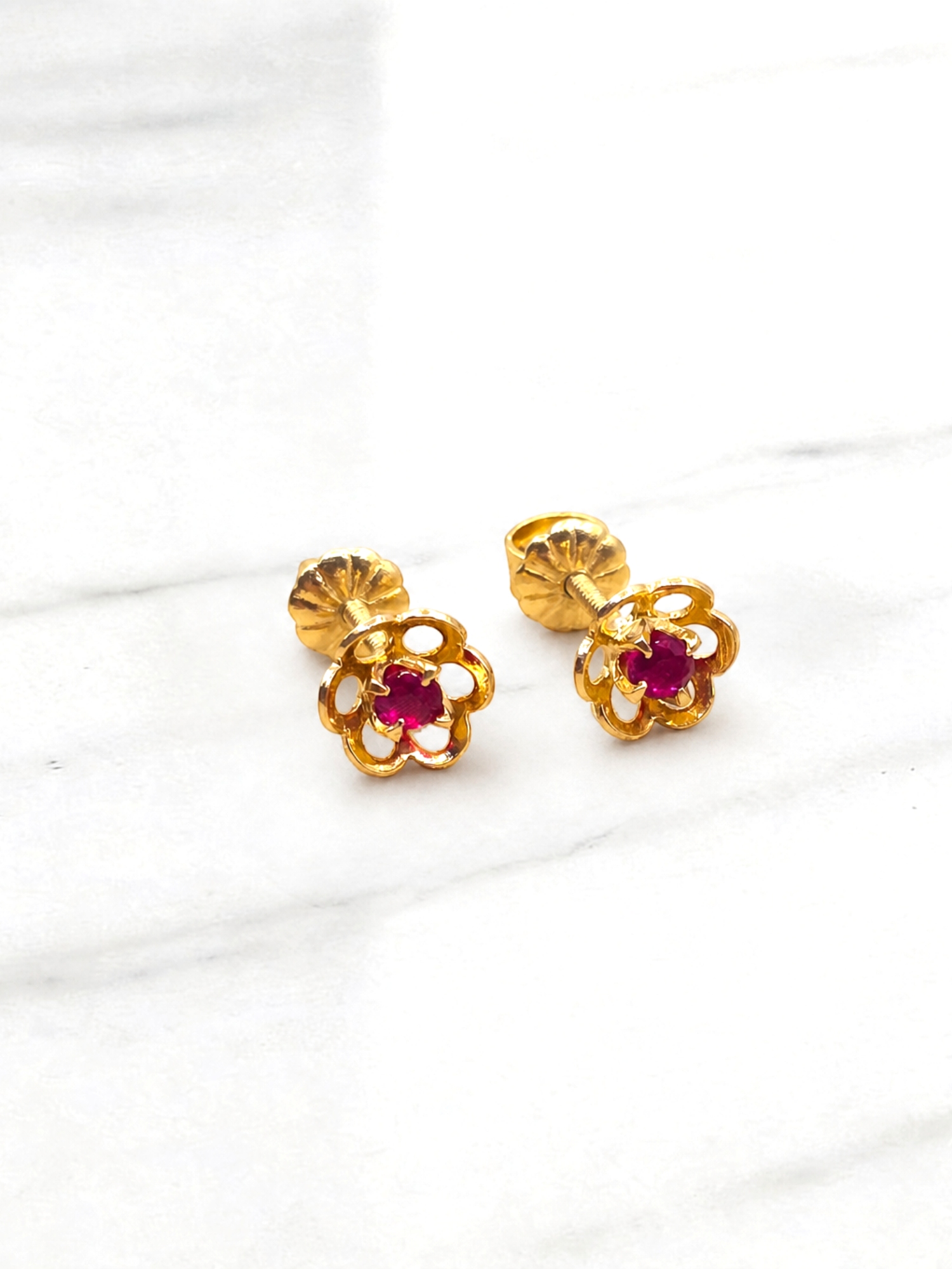 Aros flores rubí y circónes Oro 18k 5