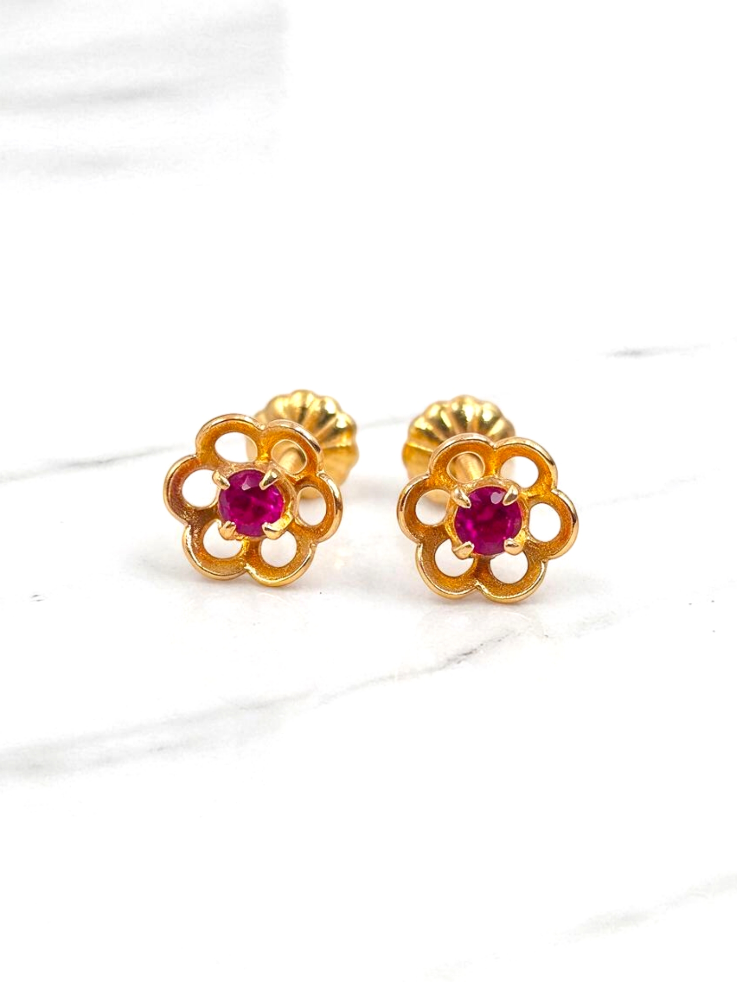 Aros flores rubí y circónes Oro 18k 4