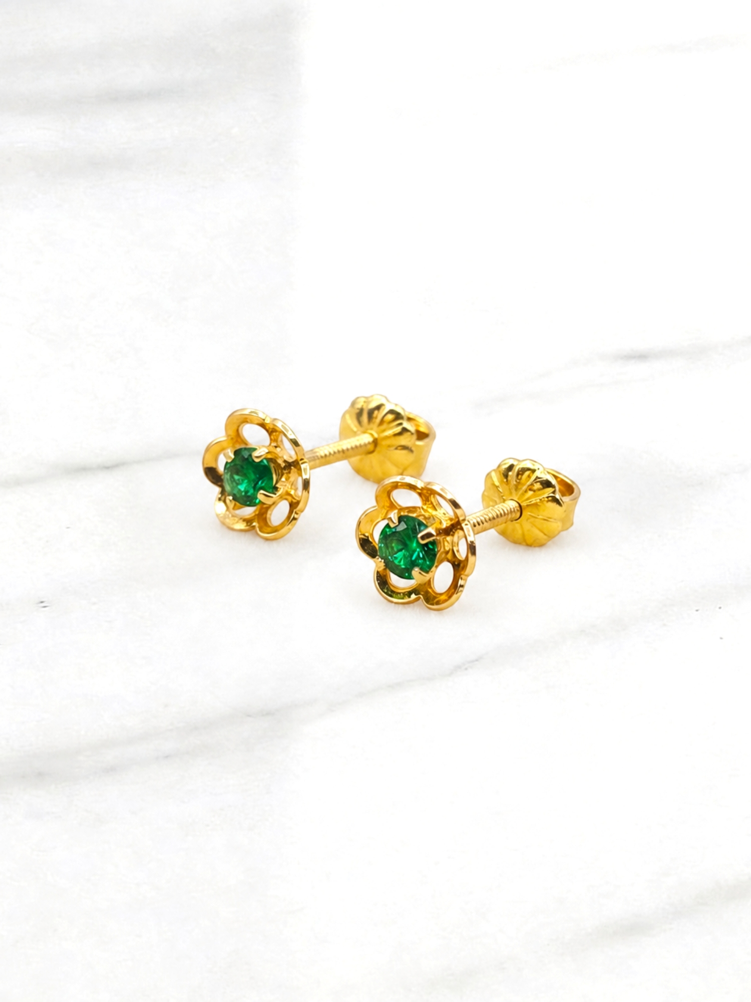 Aros flores esmeralda Oro 18k 2