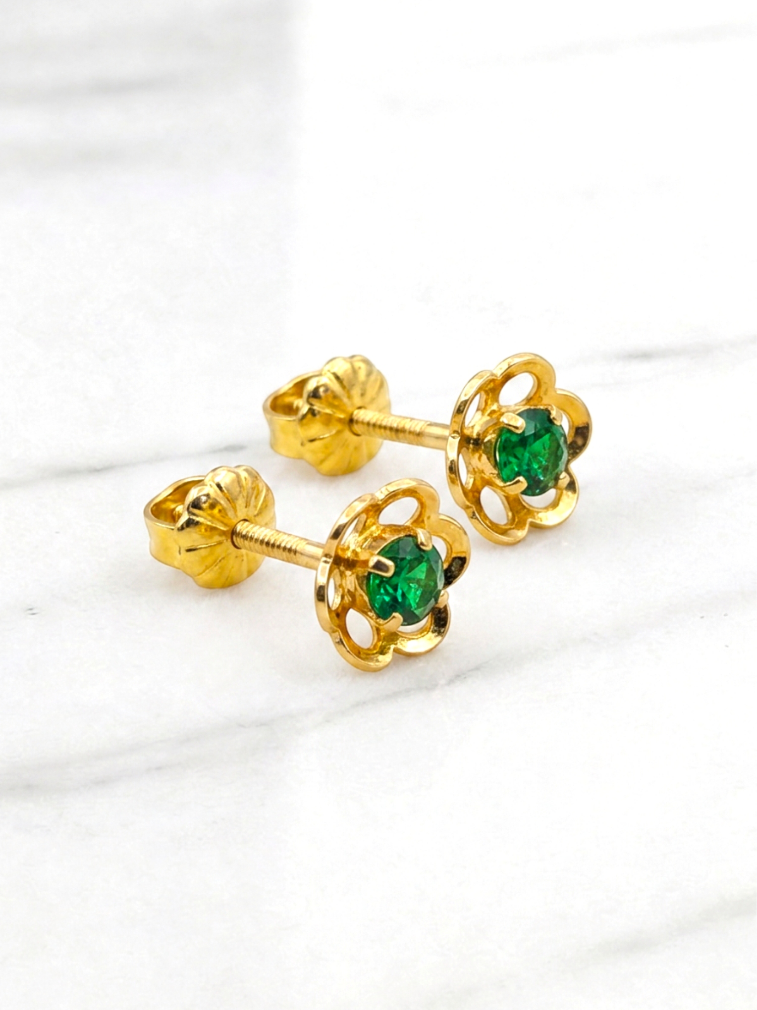 Aros flores esmeralda Oro 18k 1
