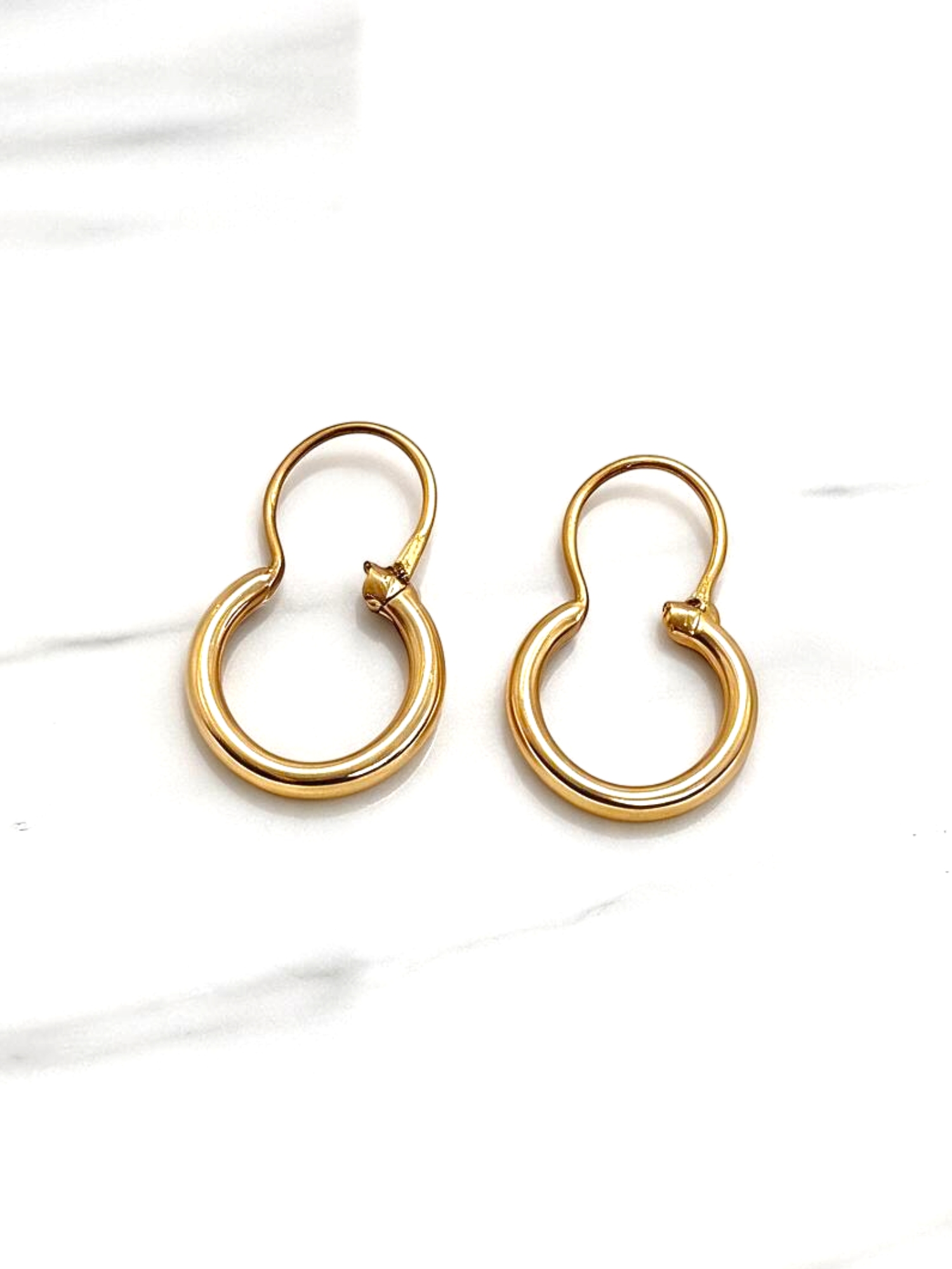 Aros argolla tubo con gancho número 1 Oro 18k 3