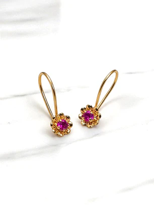 Aros flor rubí con gancho Oro 18k