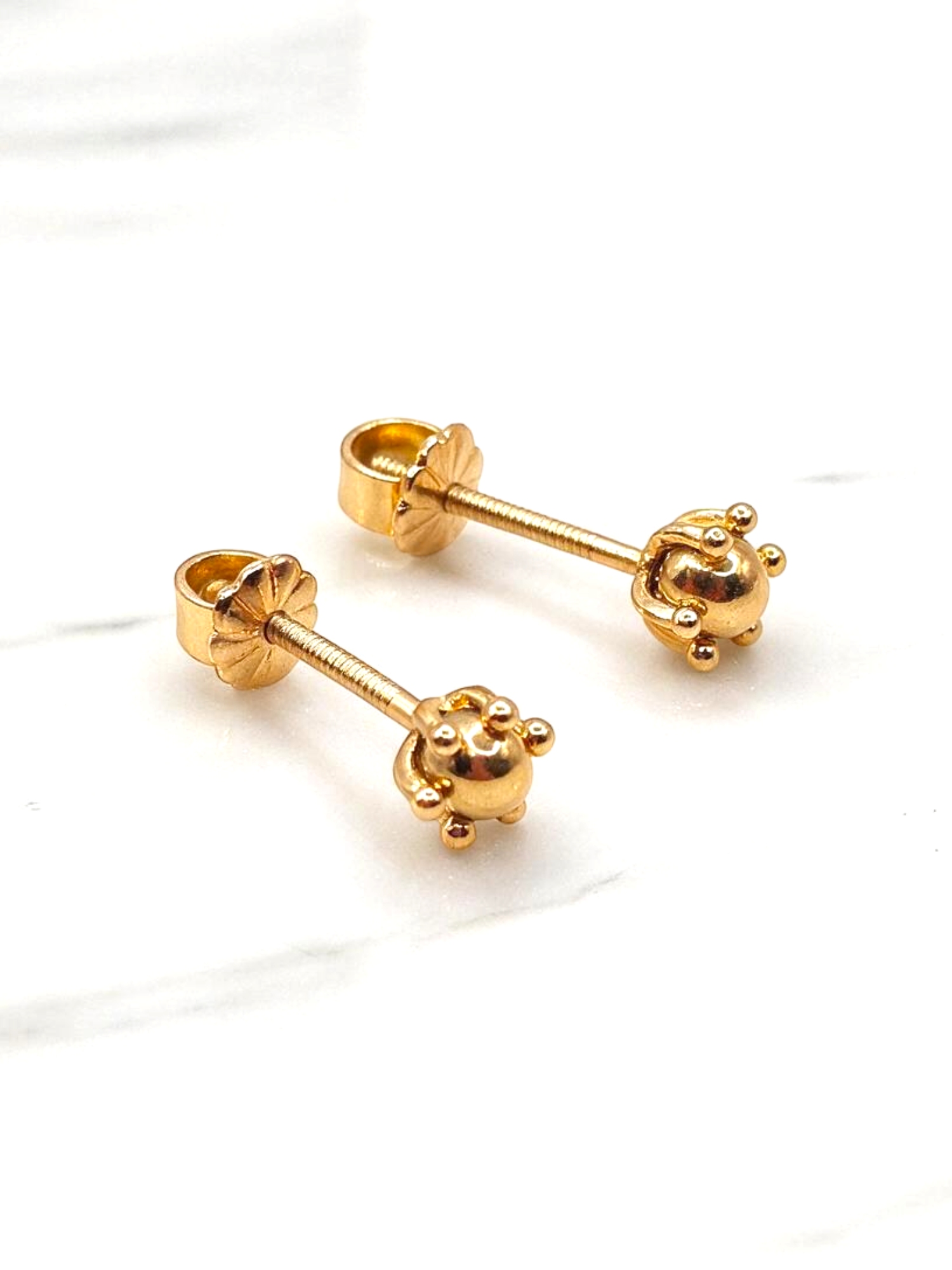 Aros bolita pistilo 6 mm Oro 18k 1