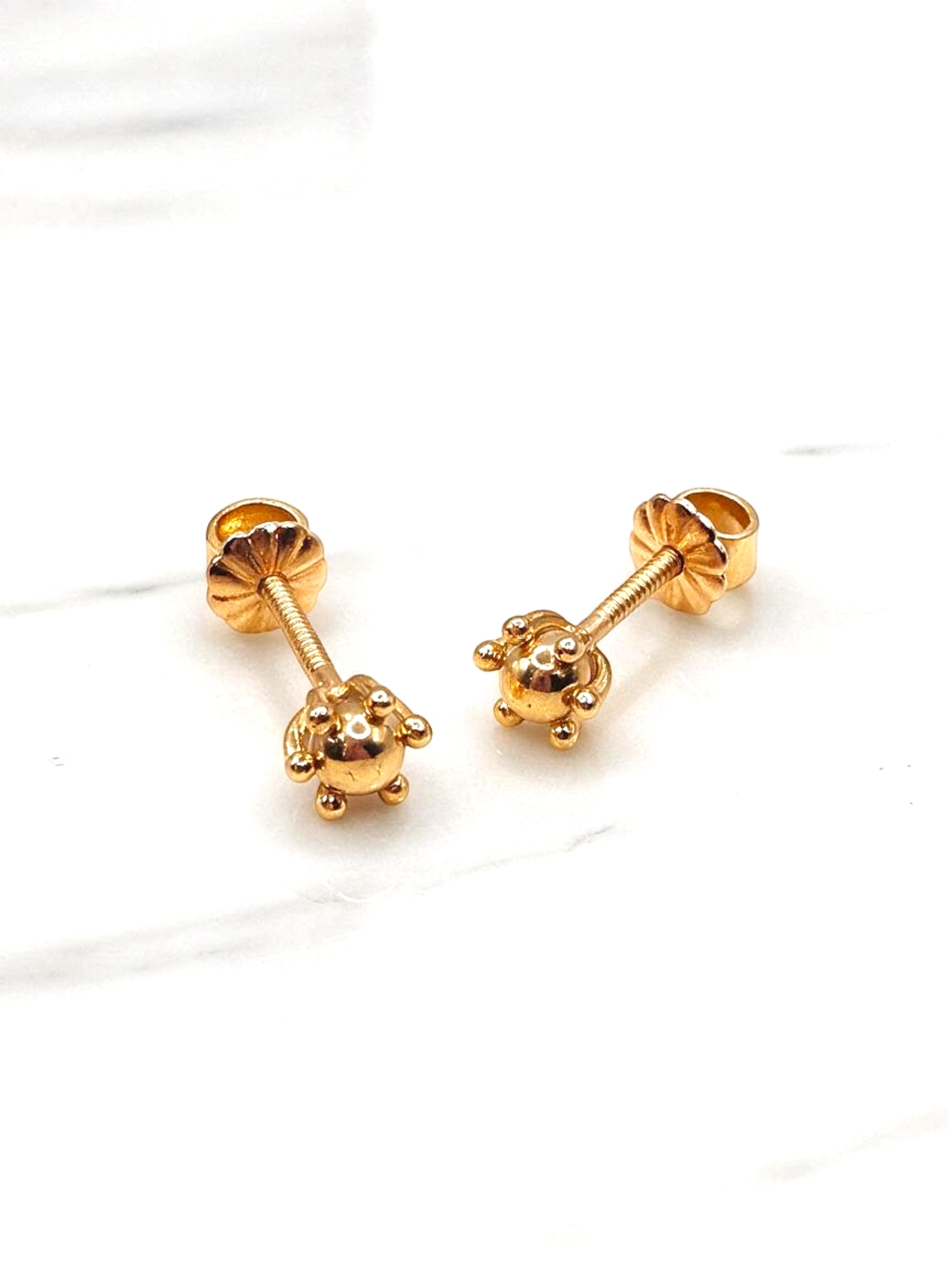 Aros bolita pistilo 6 mm Oro 18k 4