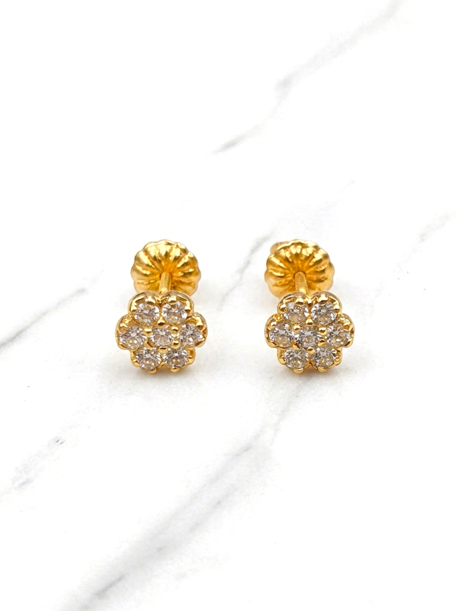 Aros flor circones 6 mm Oro 18k 3