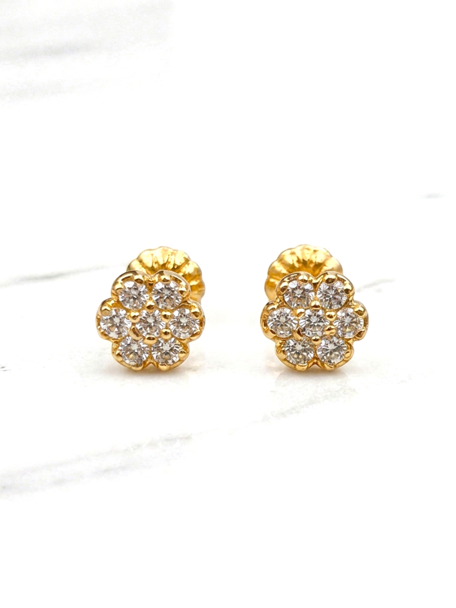 Aros flor circones 6 mm Oro 18k 1