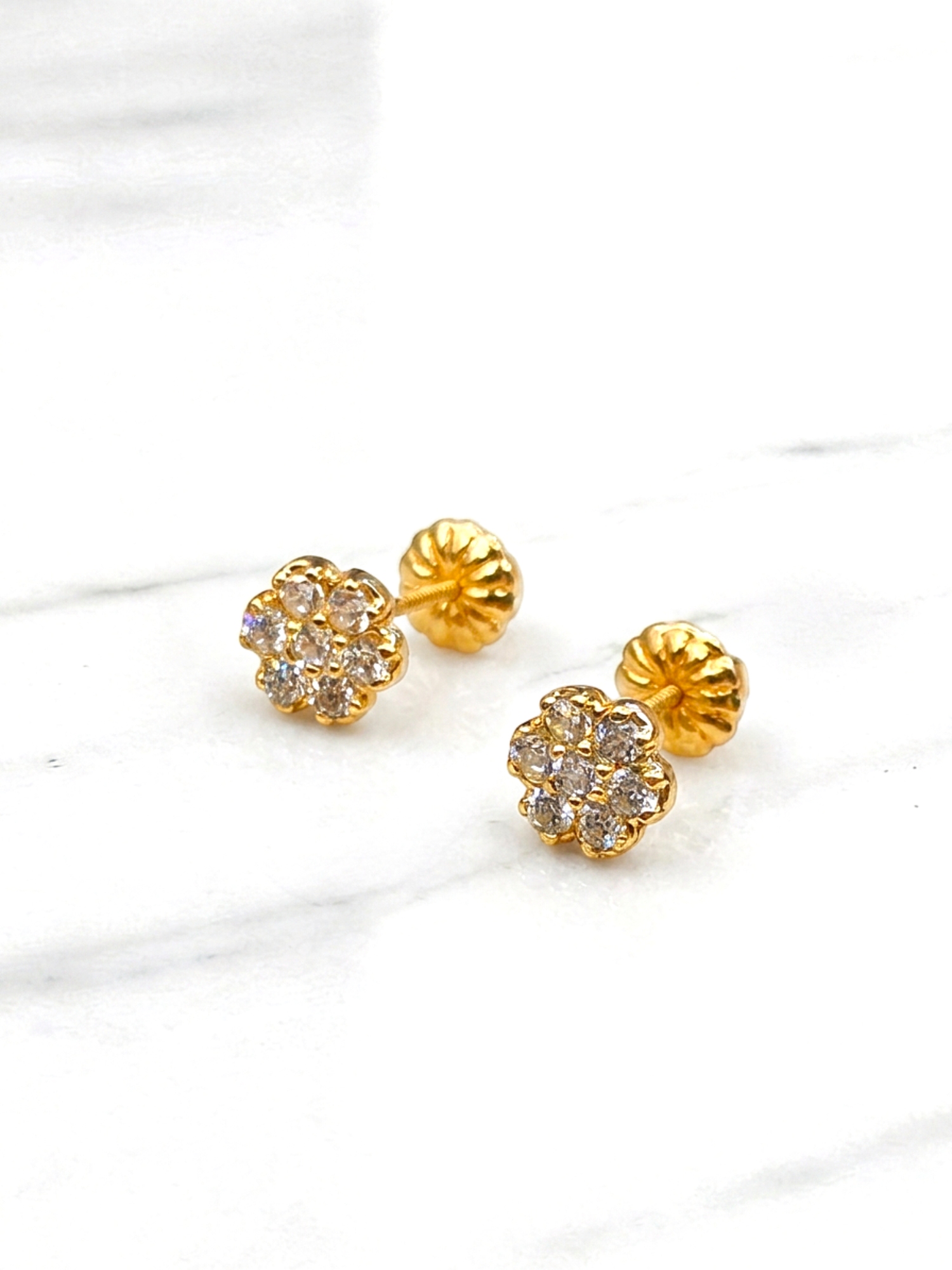 Aros flor circones 6 mm Oro 18k 4