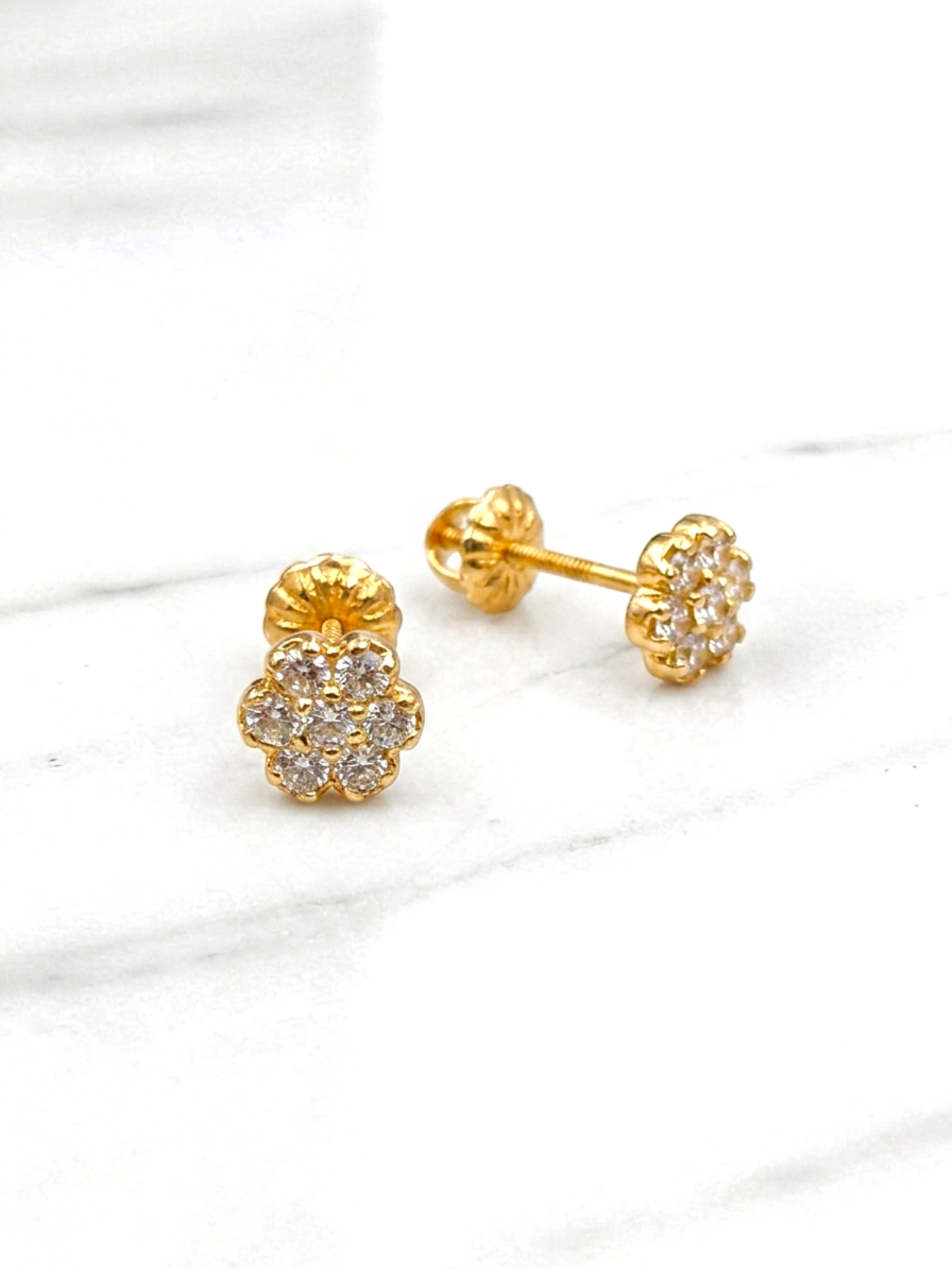 Aros flor circones 6 mm Oro 18k 2