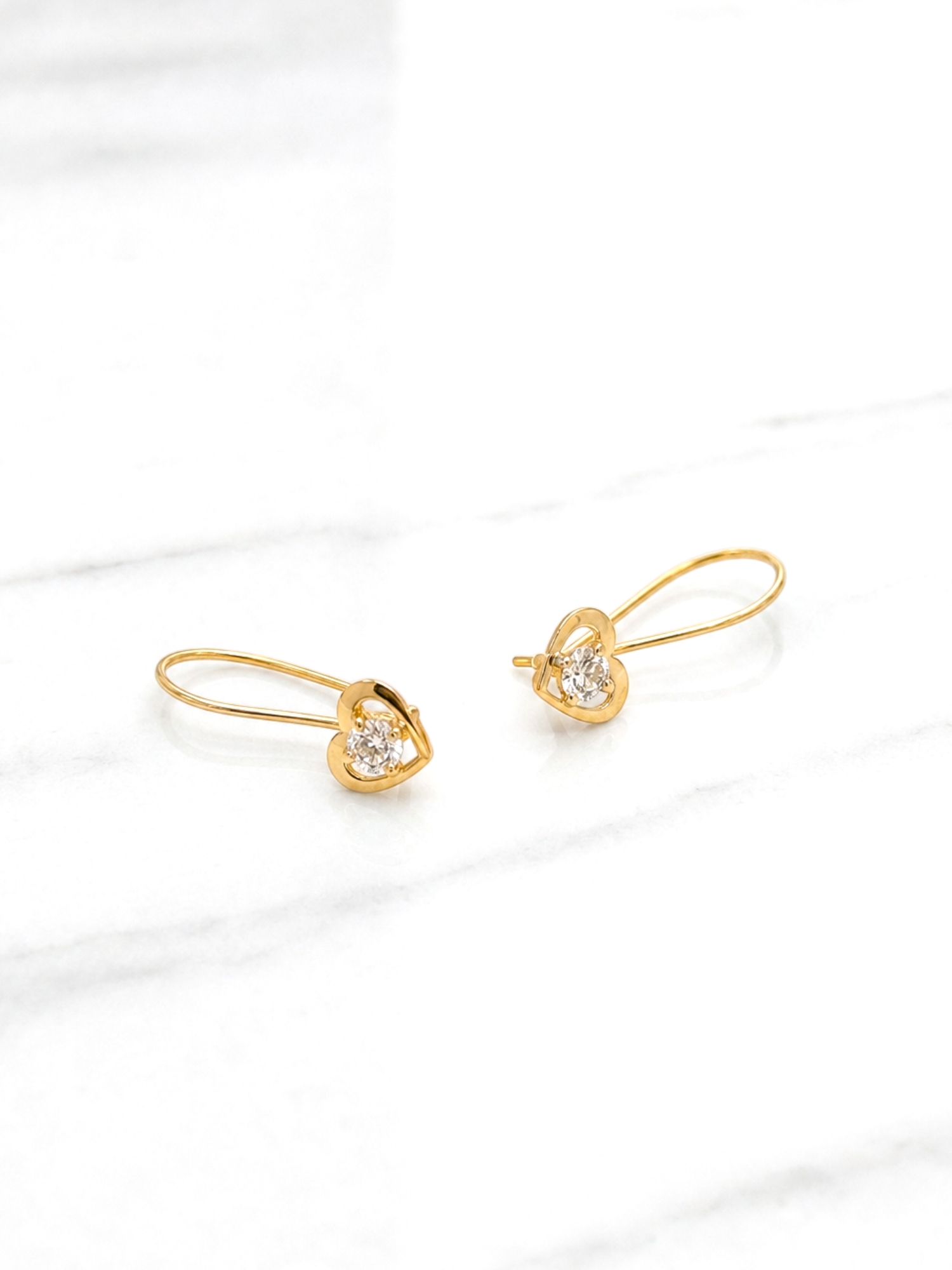 Aros corazón circón gancho fijo Oro 18k 2