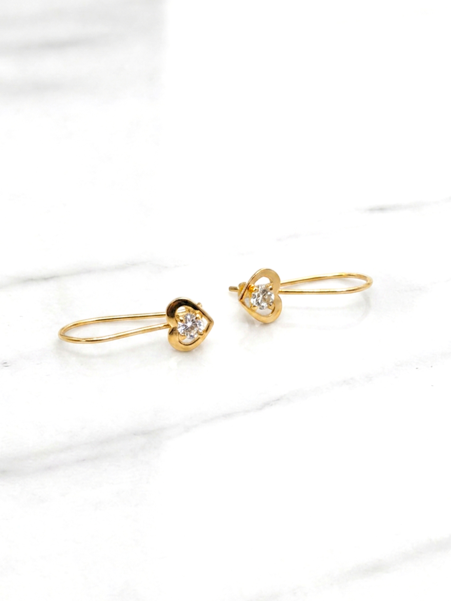 Aros corazón circón gancho fijo Oro 18k 1