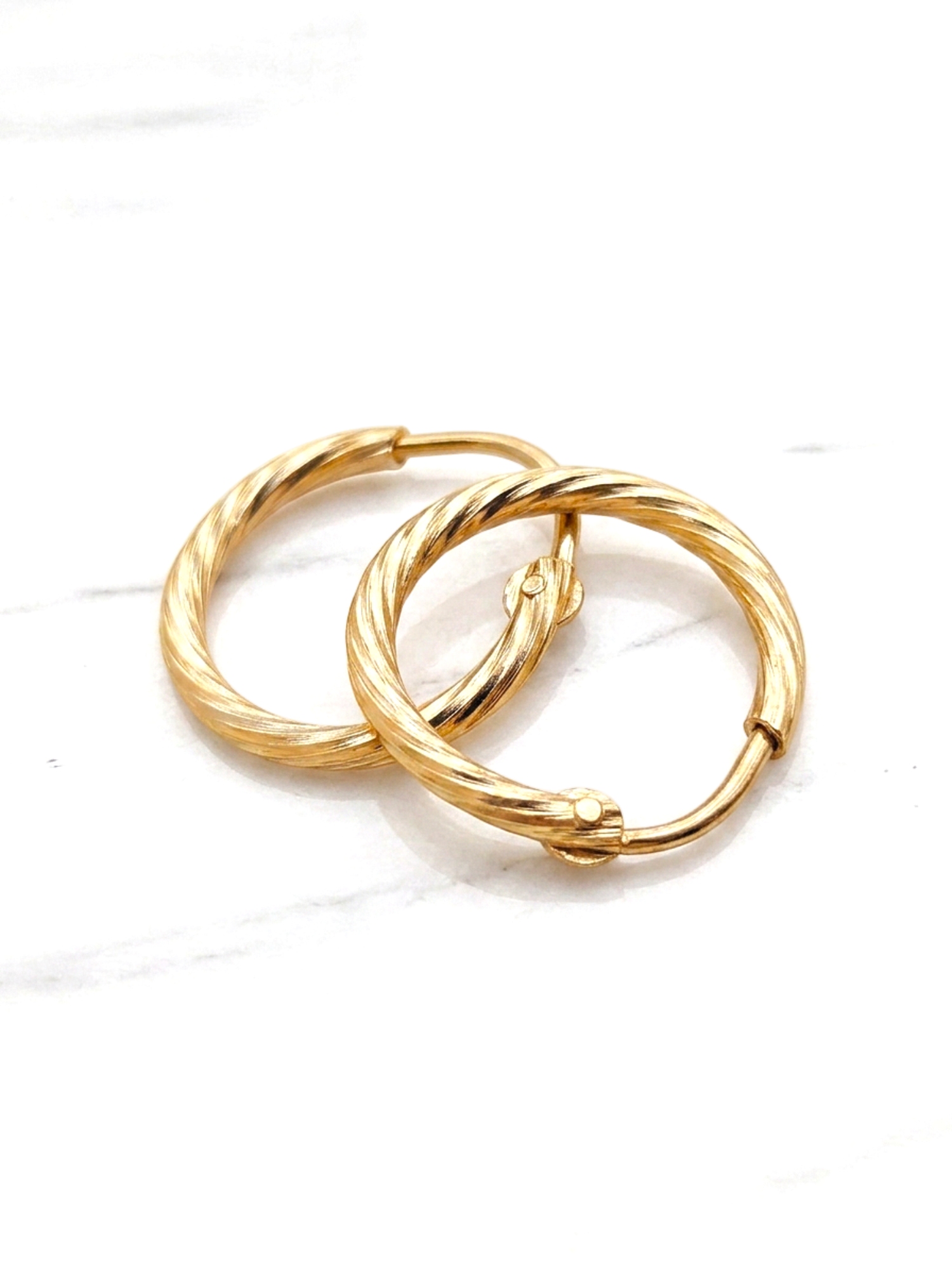 Aros argollas satinadas Oro 18k 3