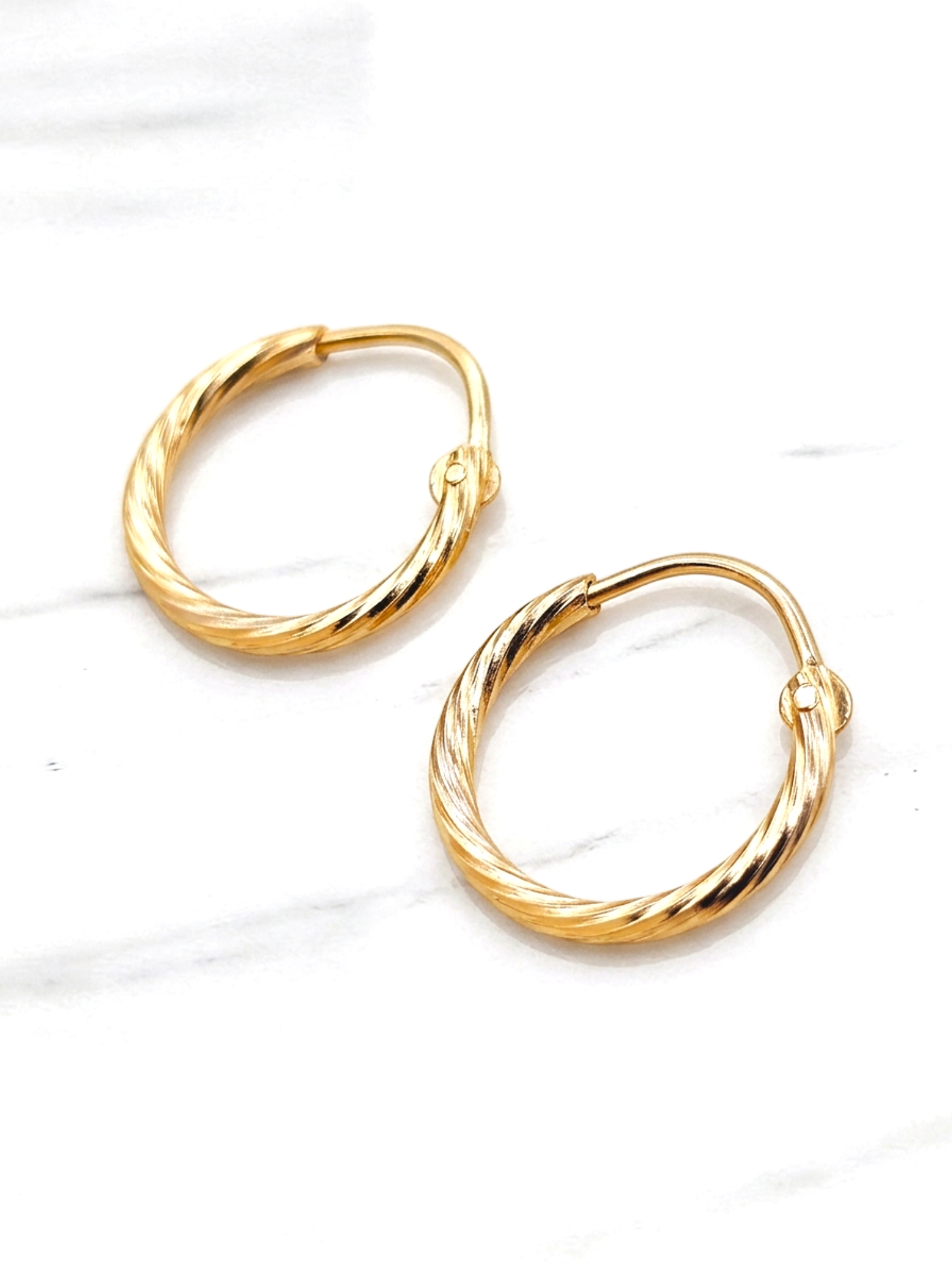 Aros argollas satinadas Oro 18k 1