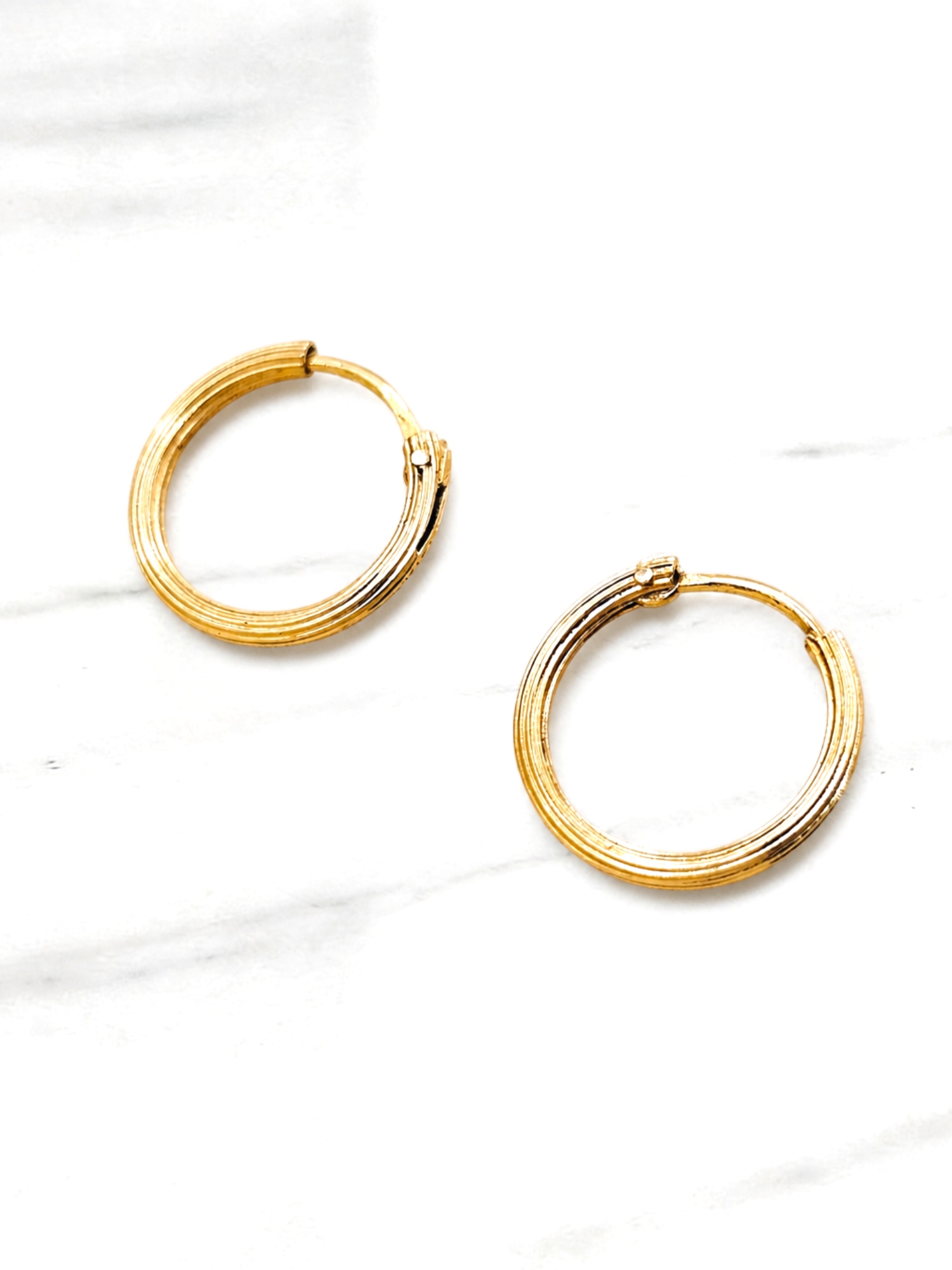 Aros Argollas tubo talladas Oro 18k 1