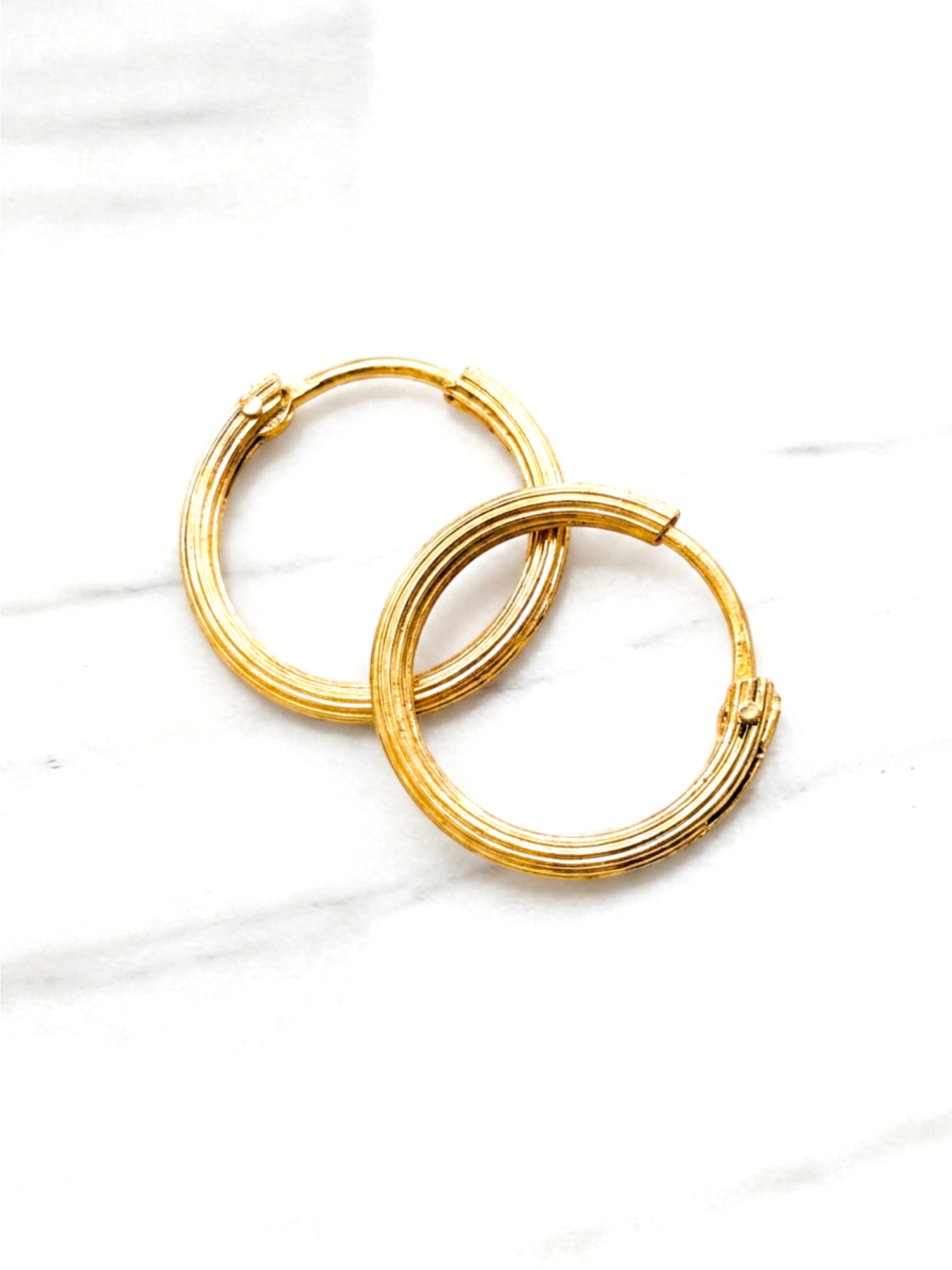 Aros Argollas tubo talladas Oro 18k 2