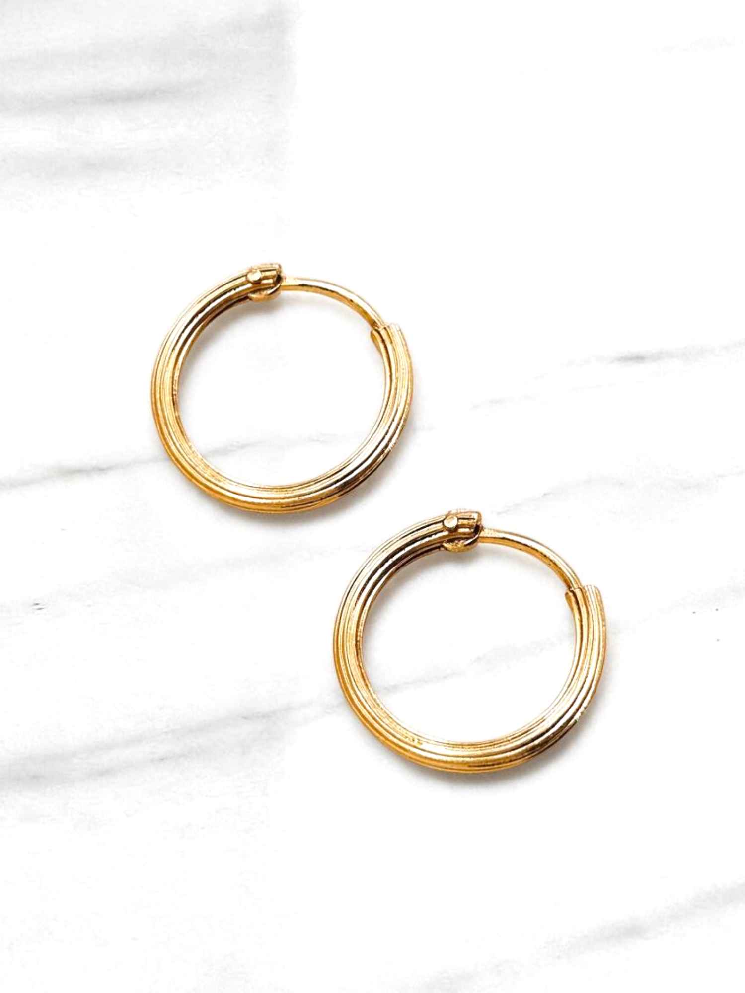 Aros Argollas tubo talladas Oro 18k 3