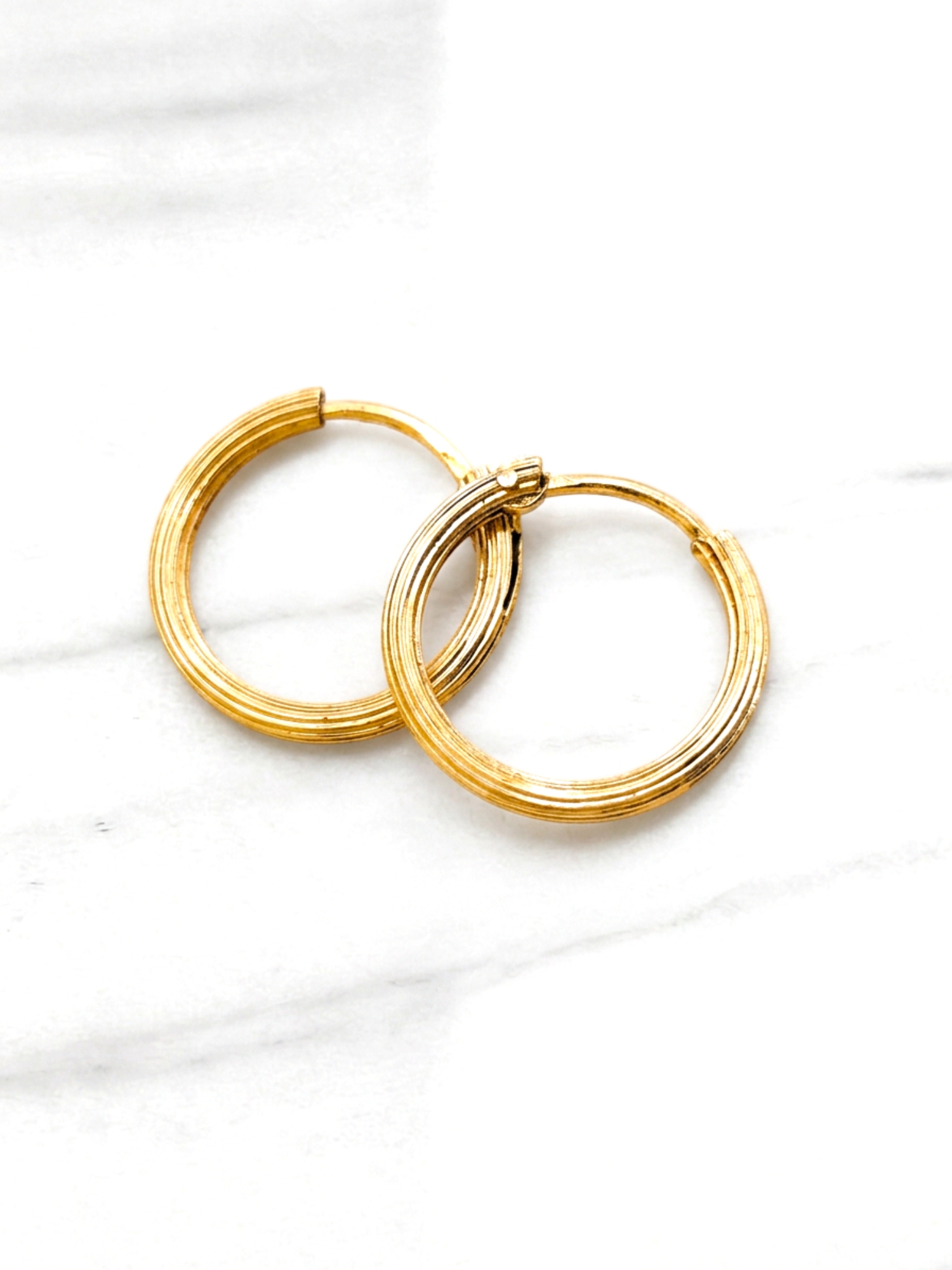 Aros Argollas tubo talladas Oro 18k 4