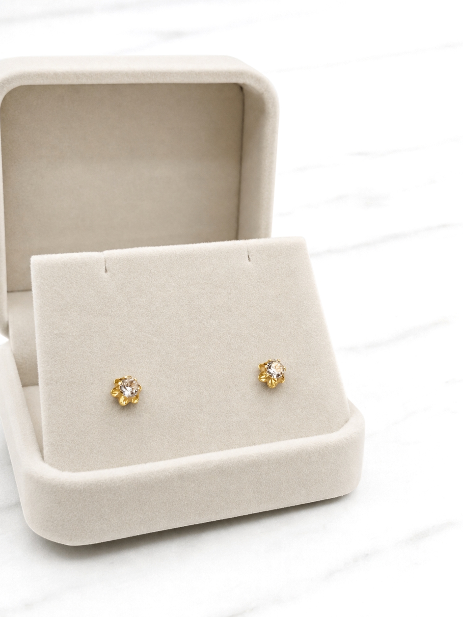 Aros chaton redondo Circón oro 18k  3
