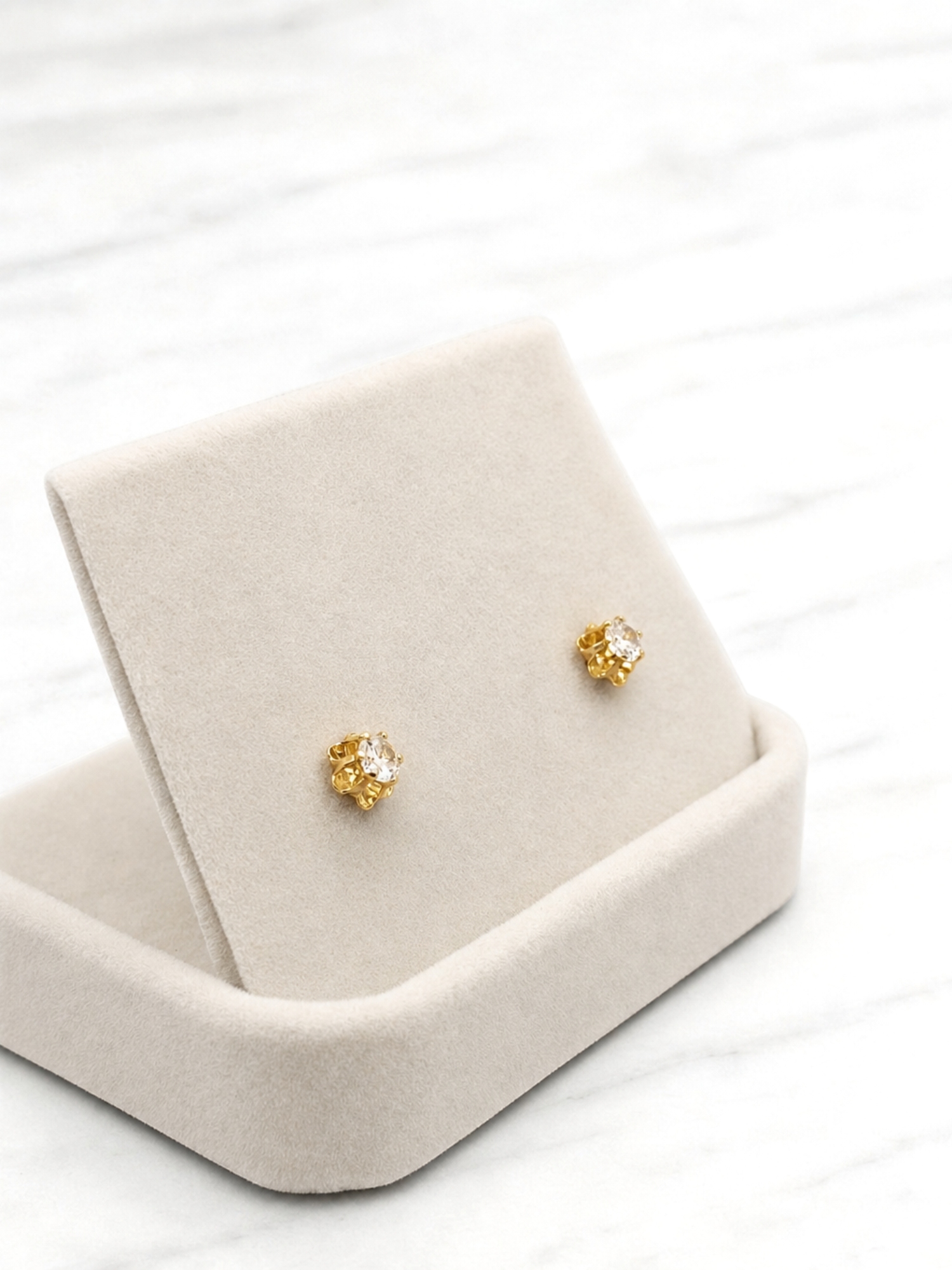 Aros chaton redondo Circón oro 18k  1