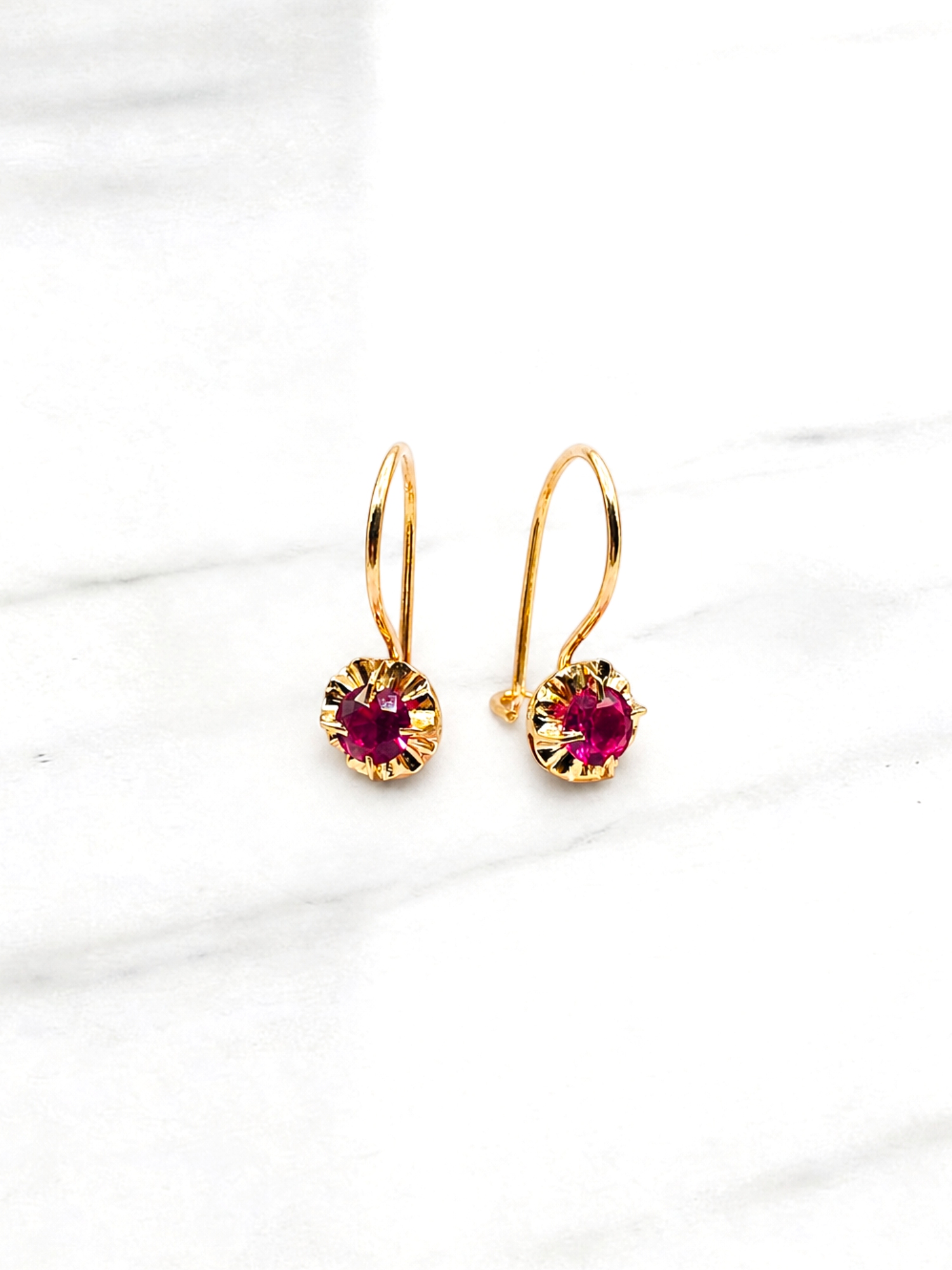 Aros chaton con gancho rubí grandes Oro 18k 2