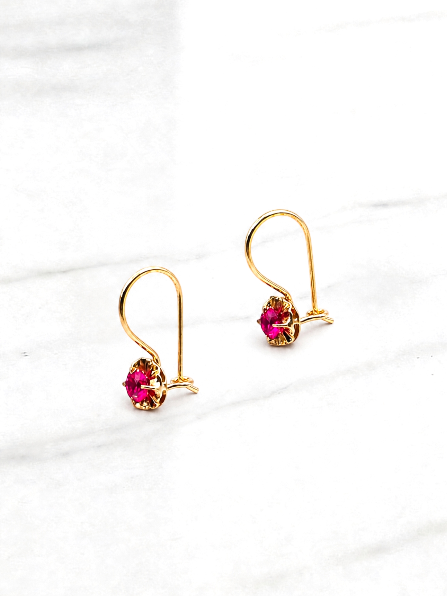 Aros chaton con gancho rubí grandes Oro 18k 3