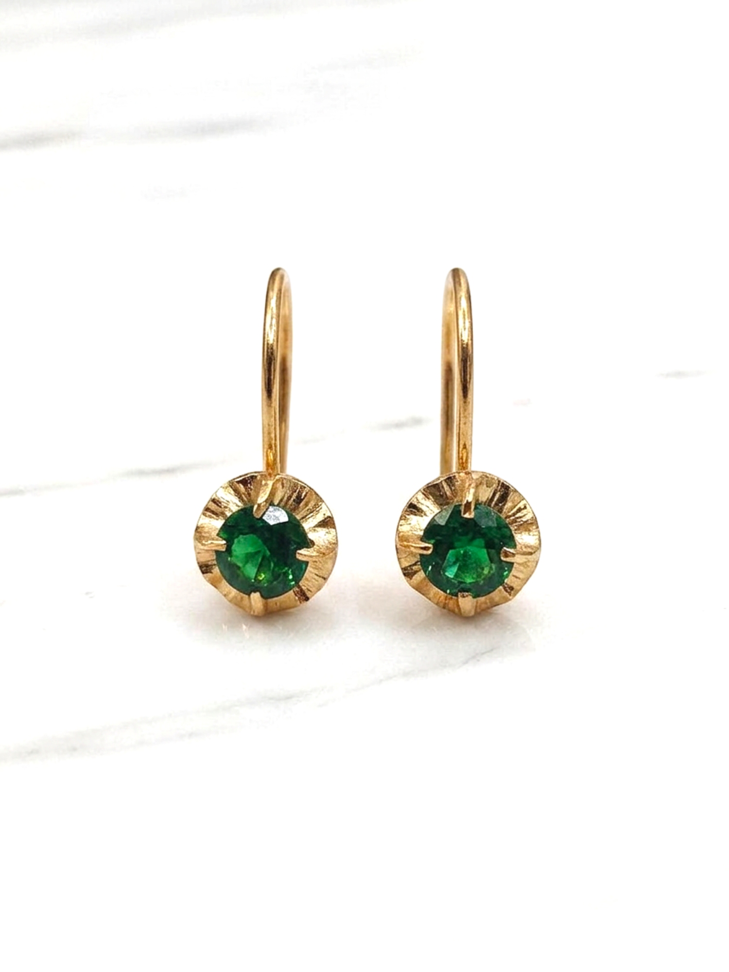 Aros chaton con gancho esmeralda Oro 18k 2