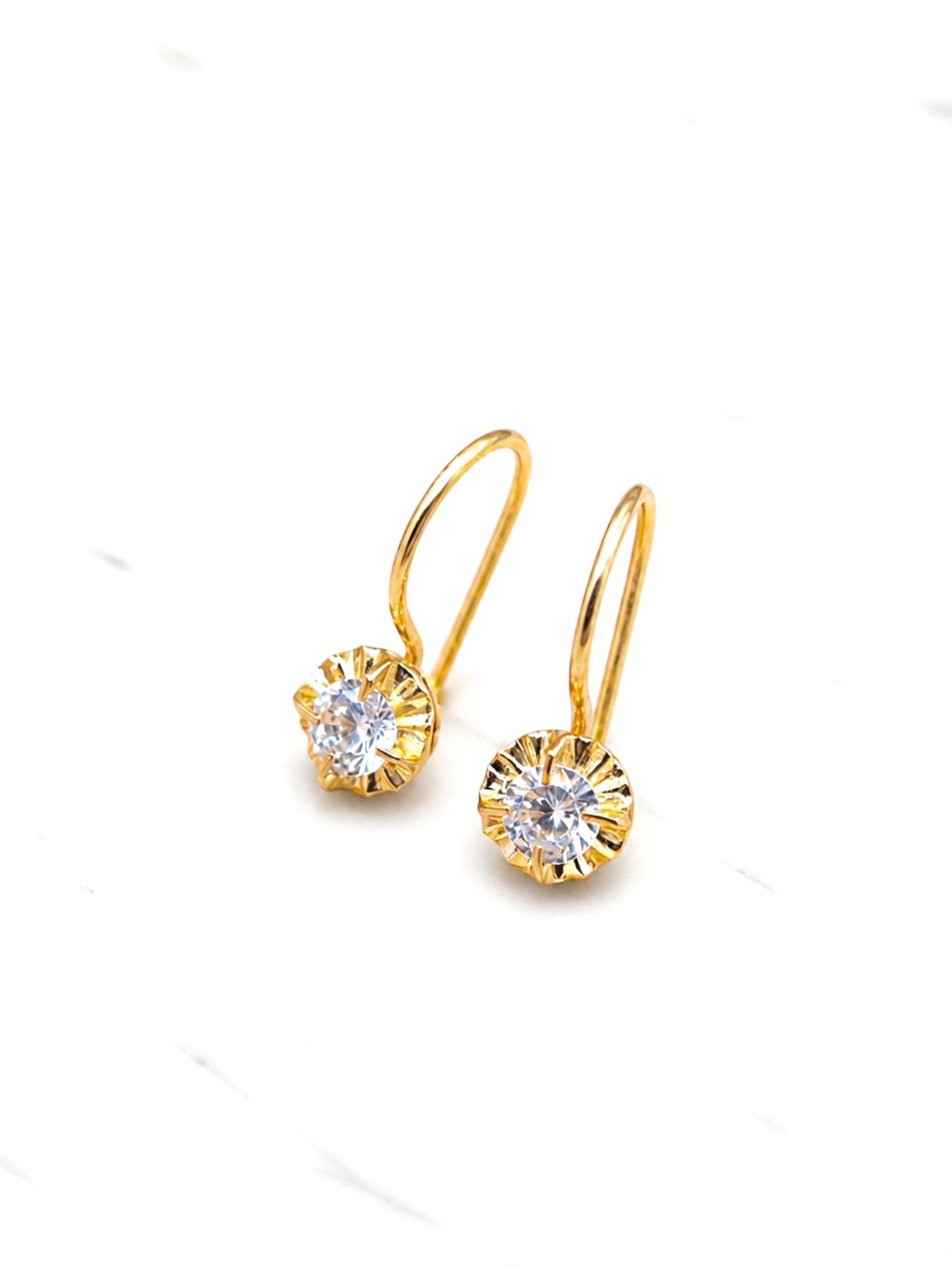 Aros chaton con gancho circón Oro 18k 2