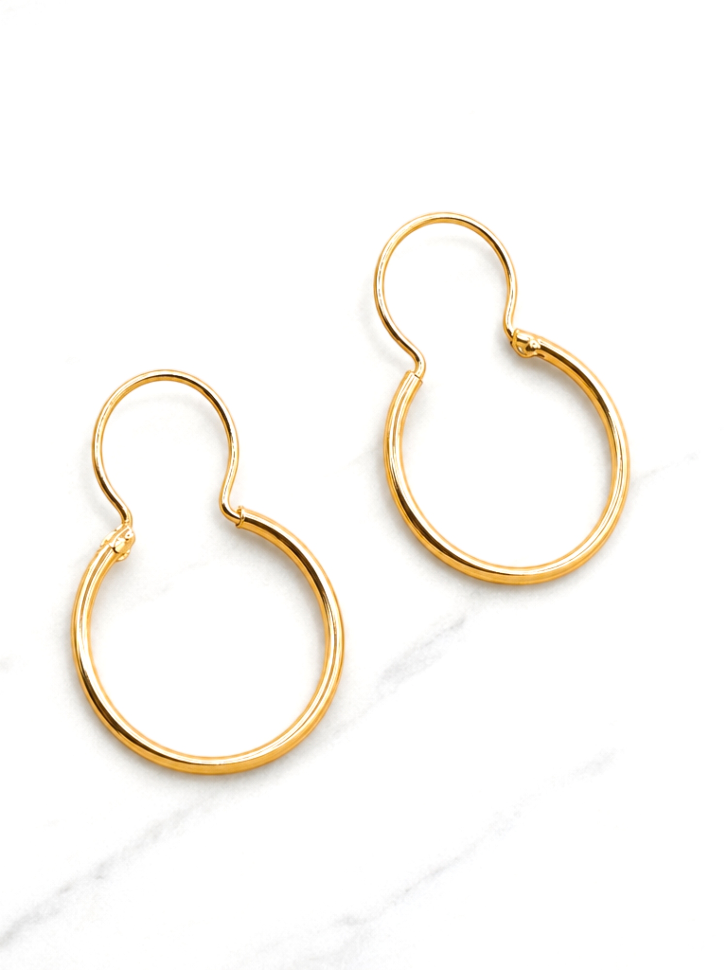 Aros argolla con gancho medianos Oro 18k 4