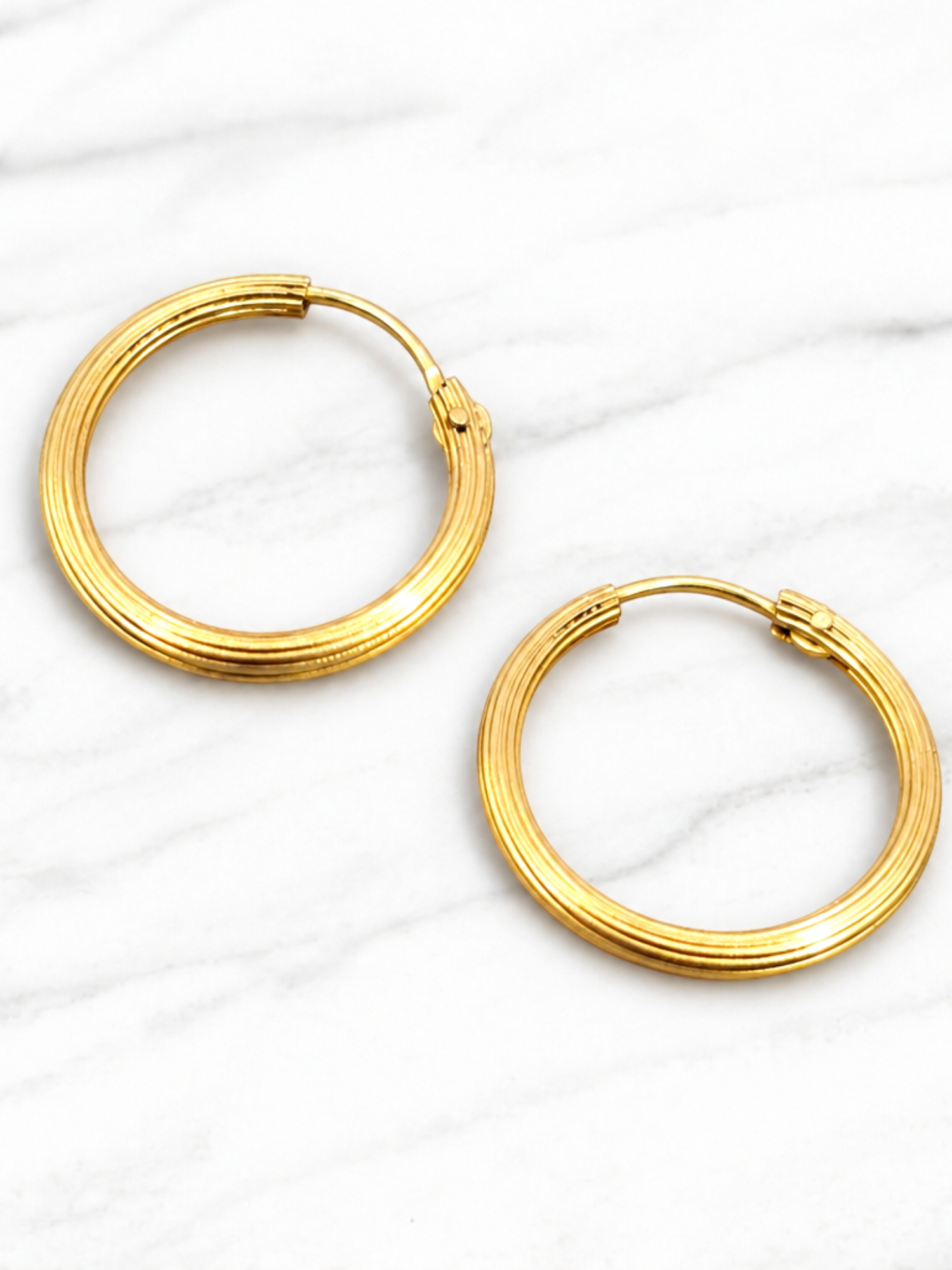 Aros argolla tallada 1.9 cm Oro 18k  4