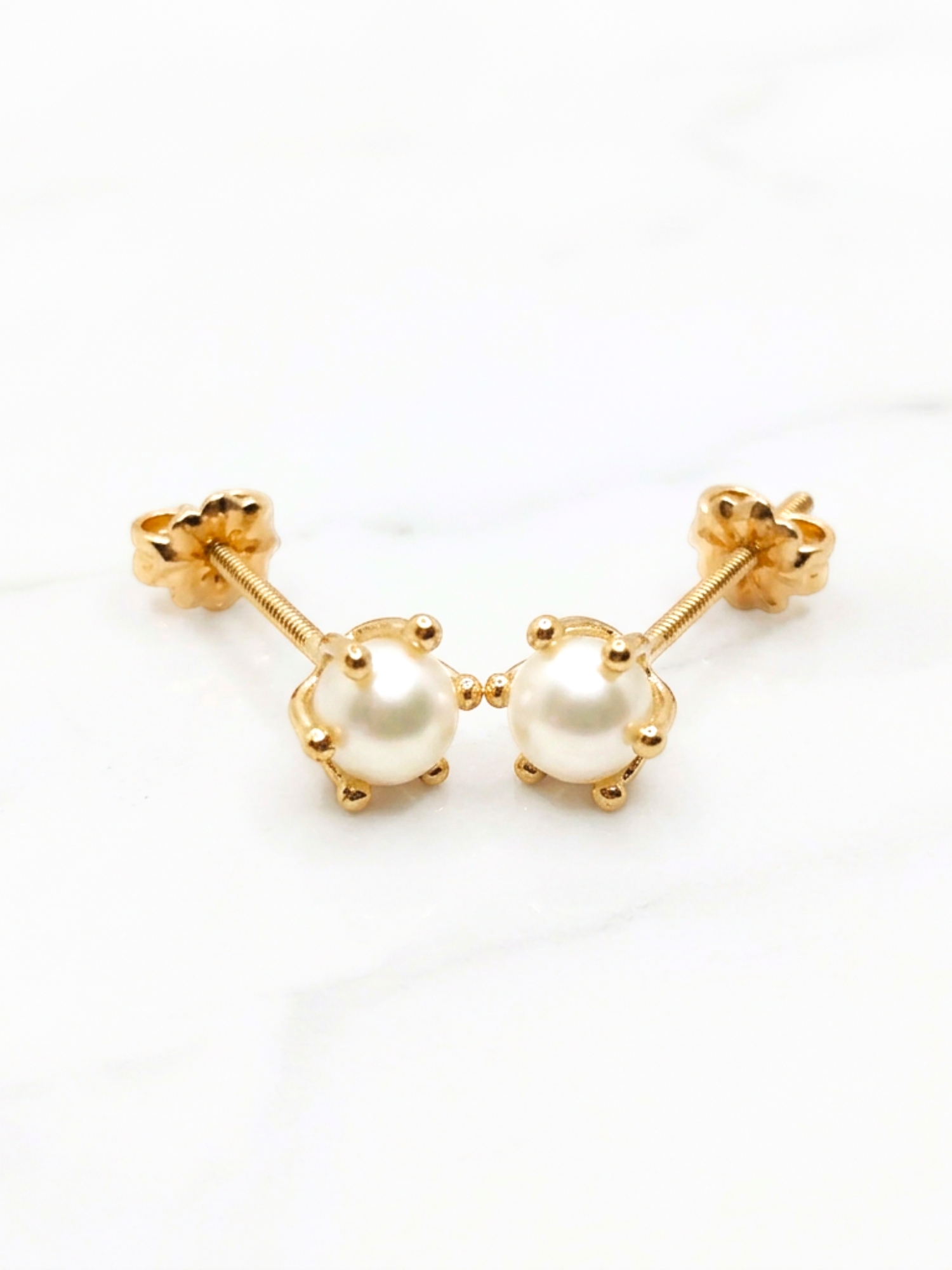 Aros pistilo perla cultivada medianos Oro 18k 2