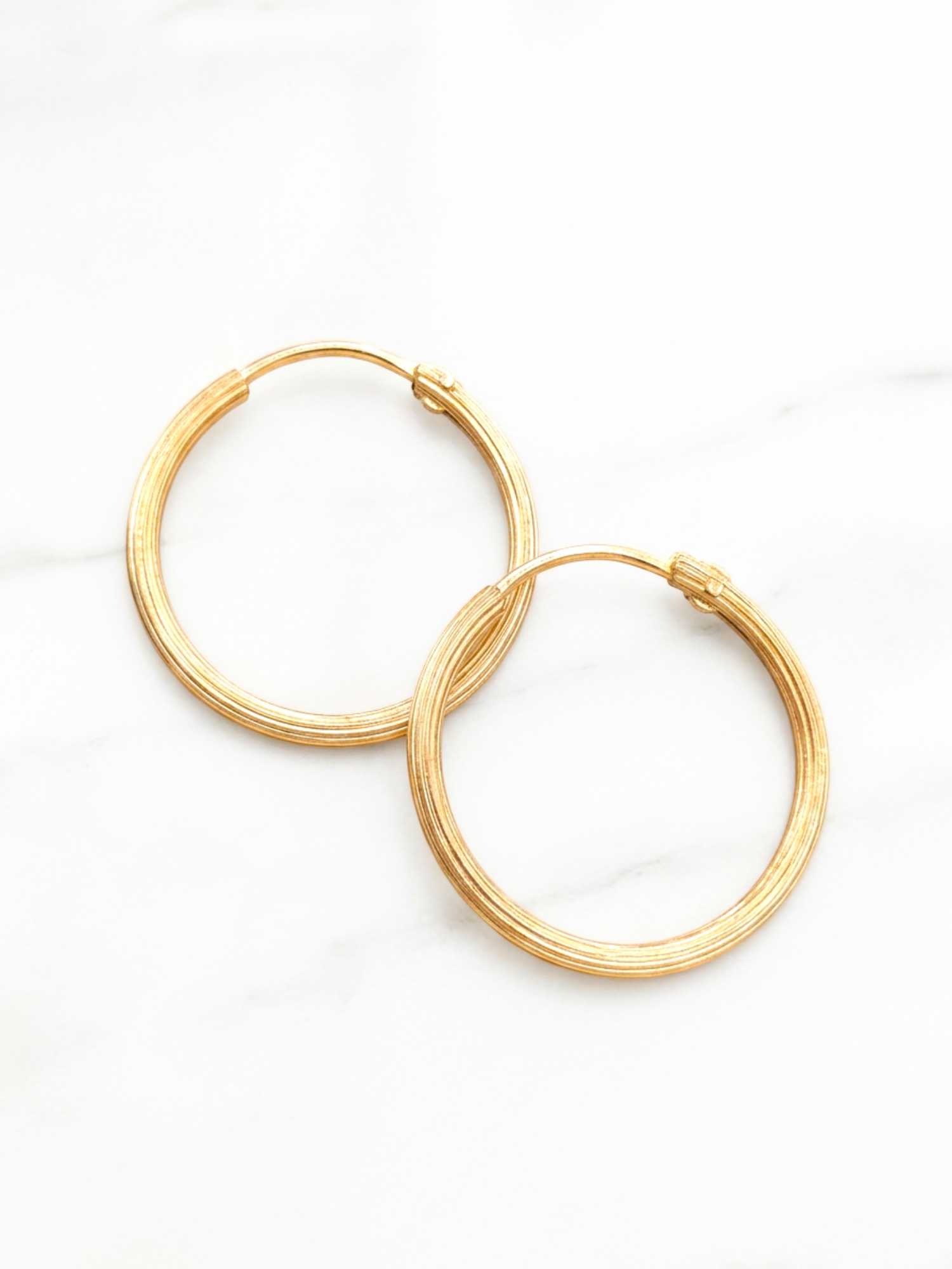 Aros argolla satinada 2 cm Oro 18k  2
