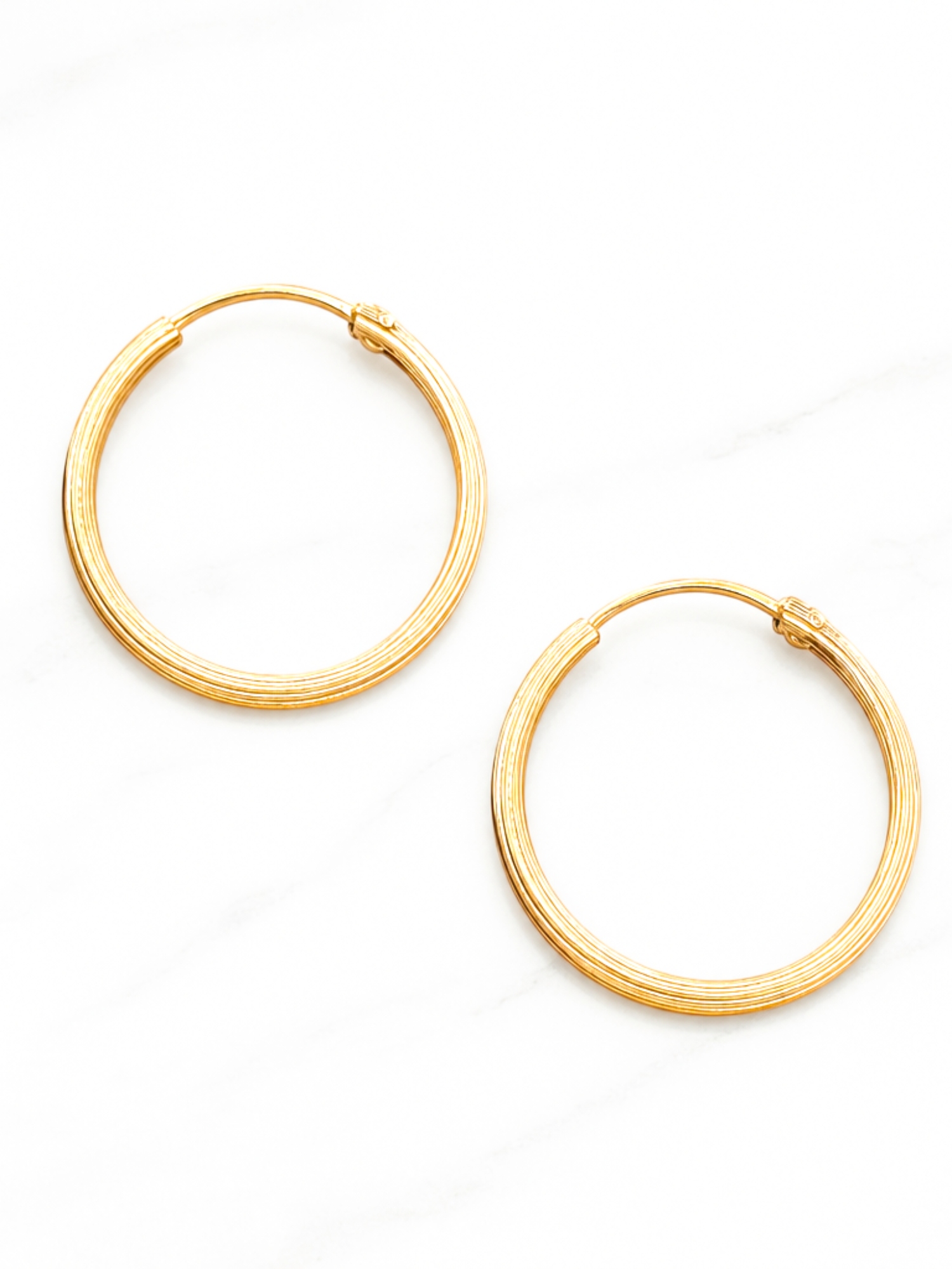 Aros argolla satinada 2 cm Oro 18k  3