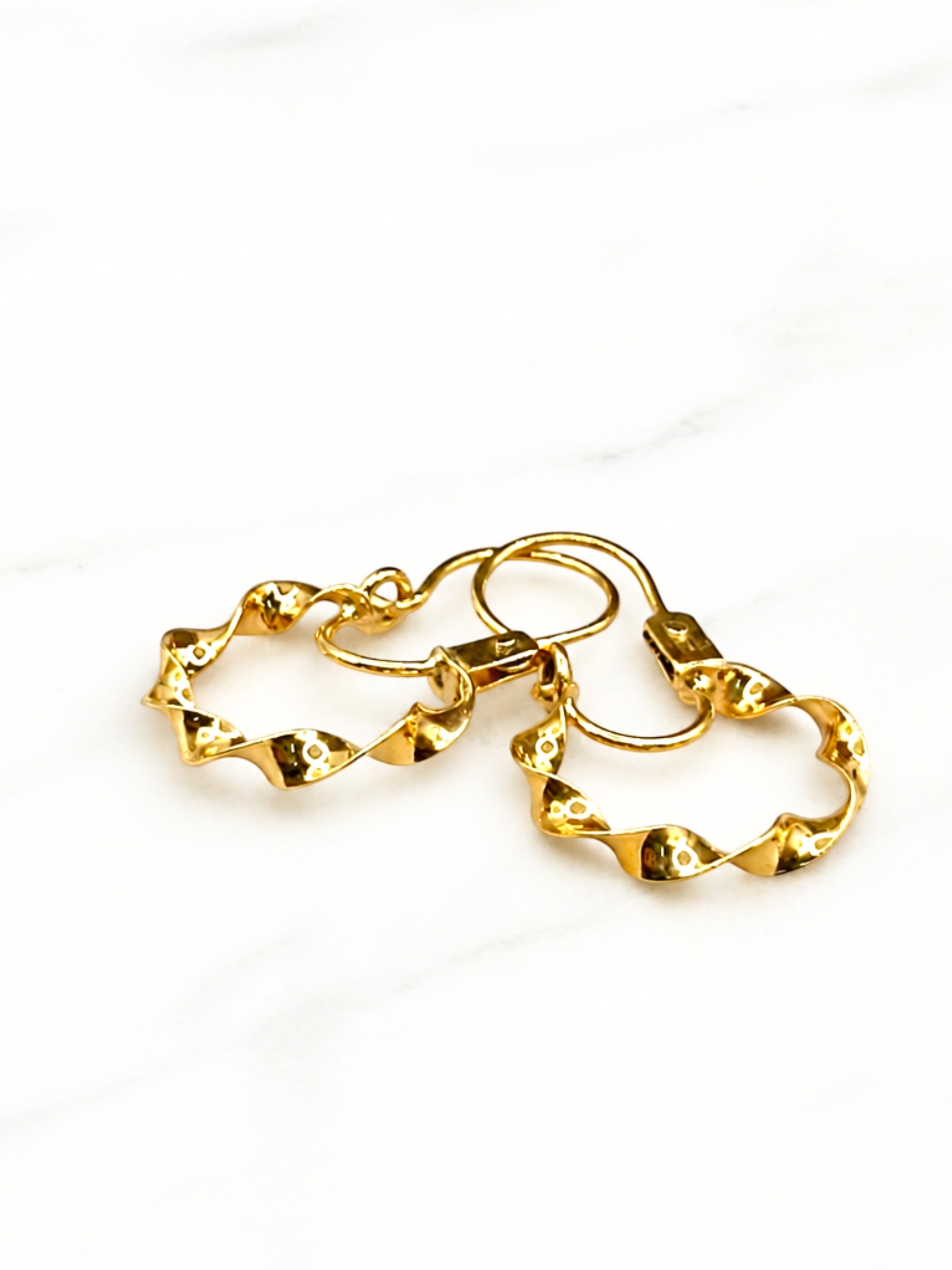 Aros argolla enroscada Oro 18k 3