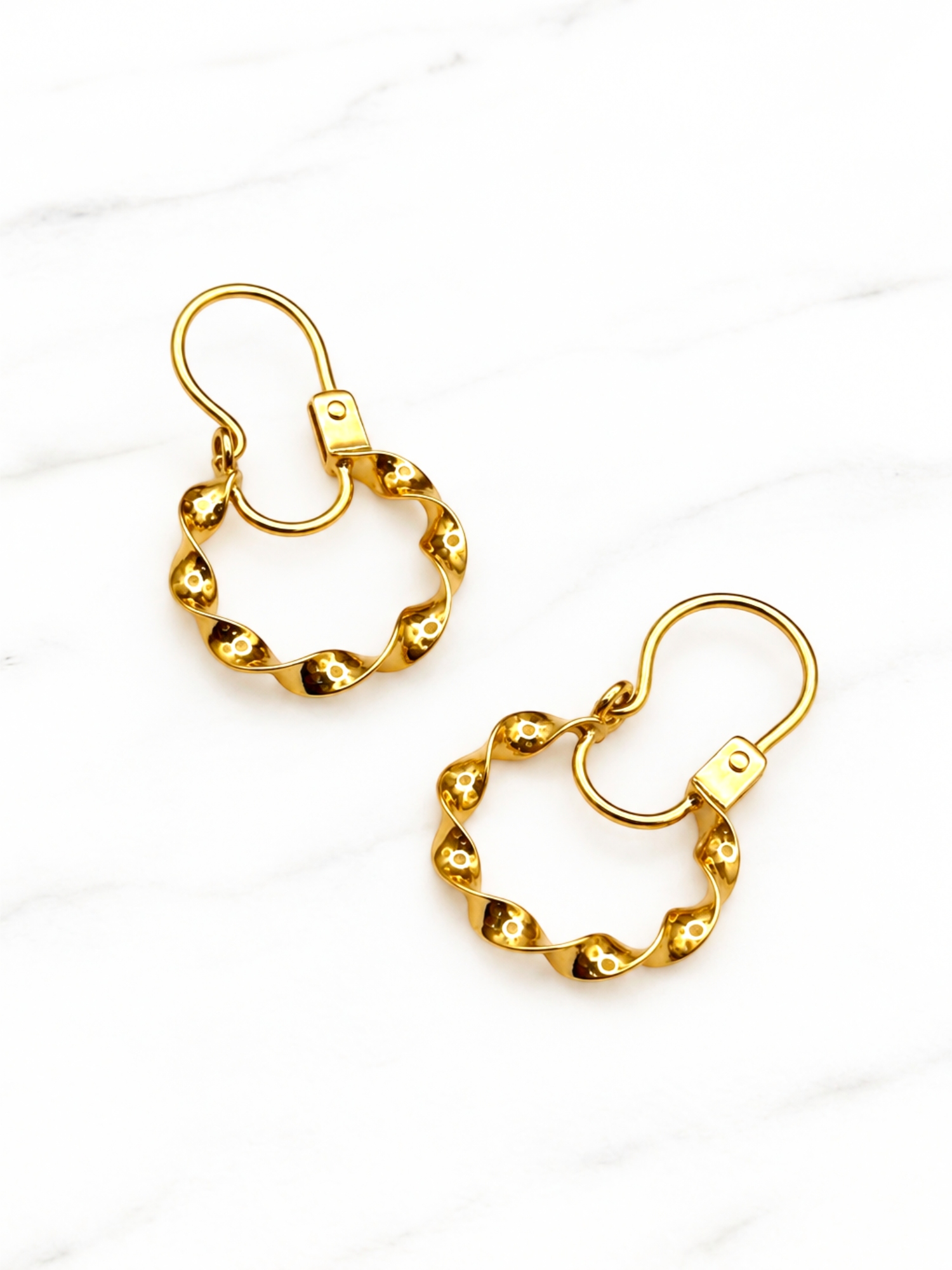 Aros argolla enroscada Oro 18k 1