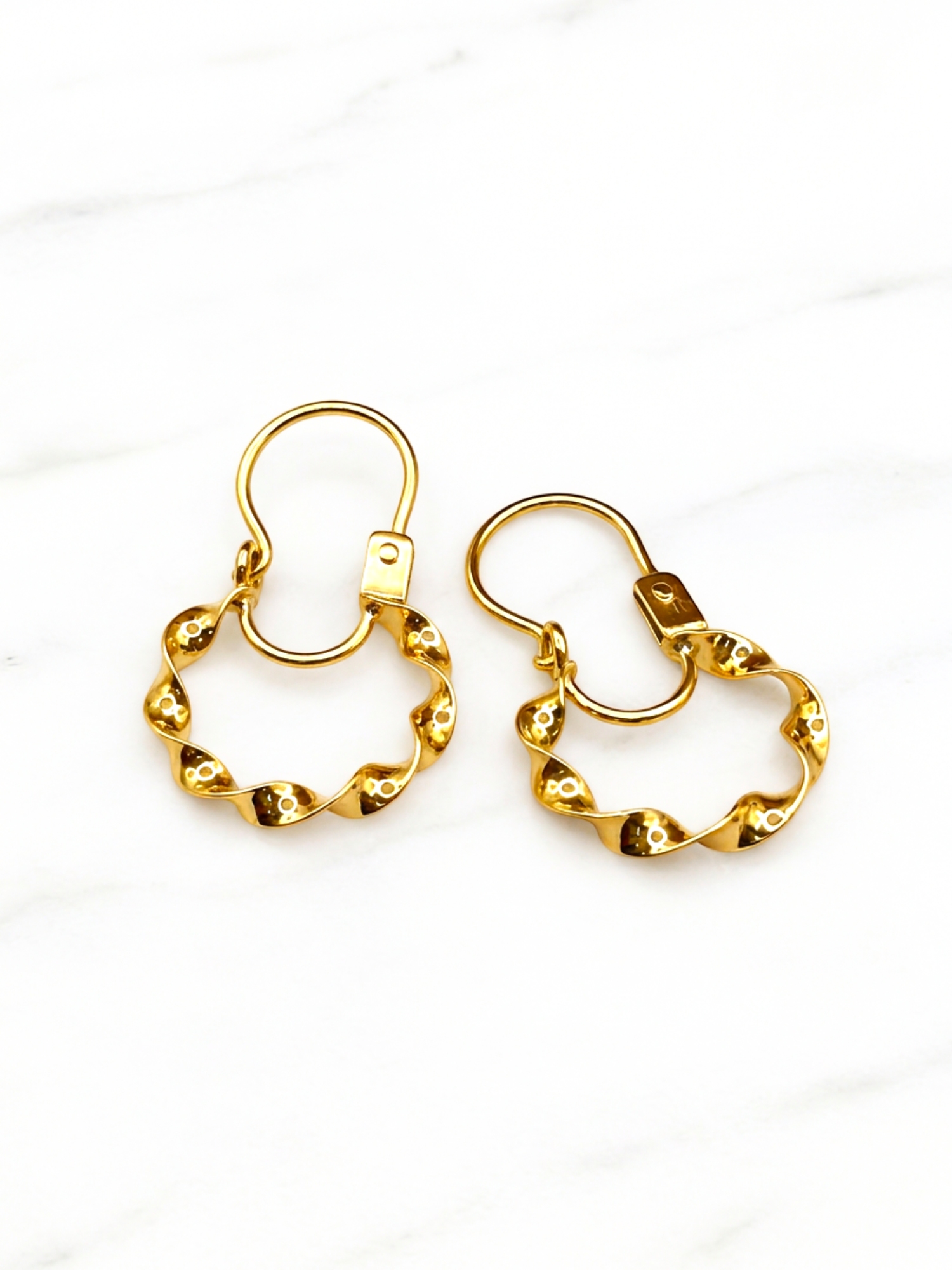 Aros argolla enroscada Oro 18k 4