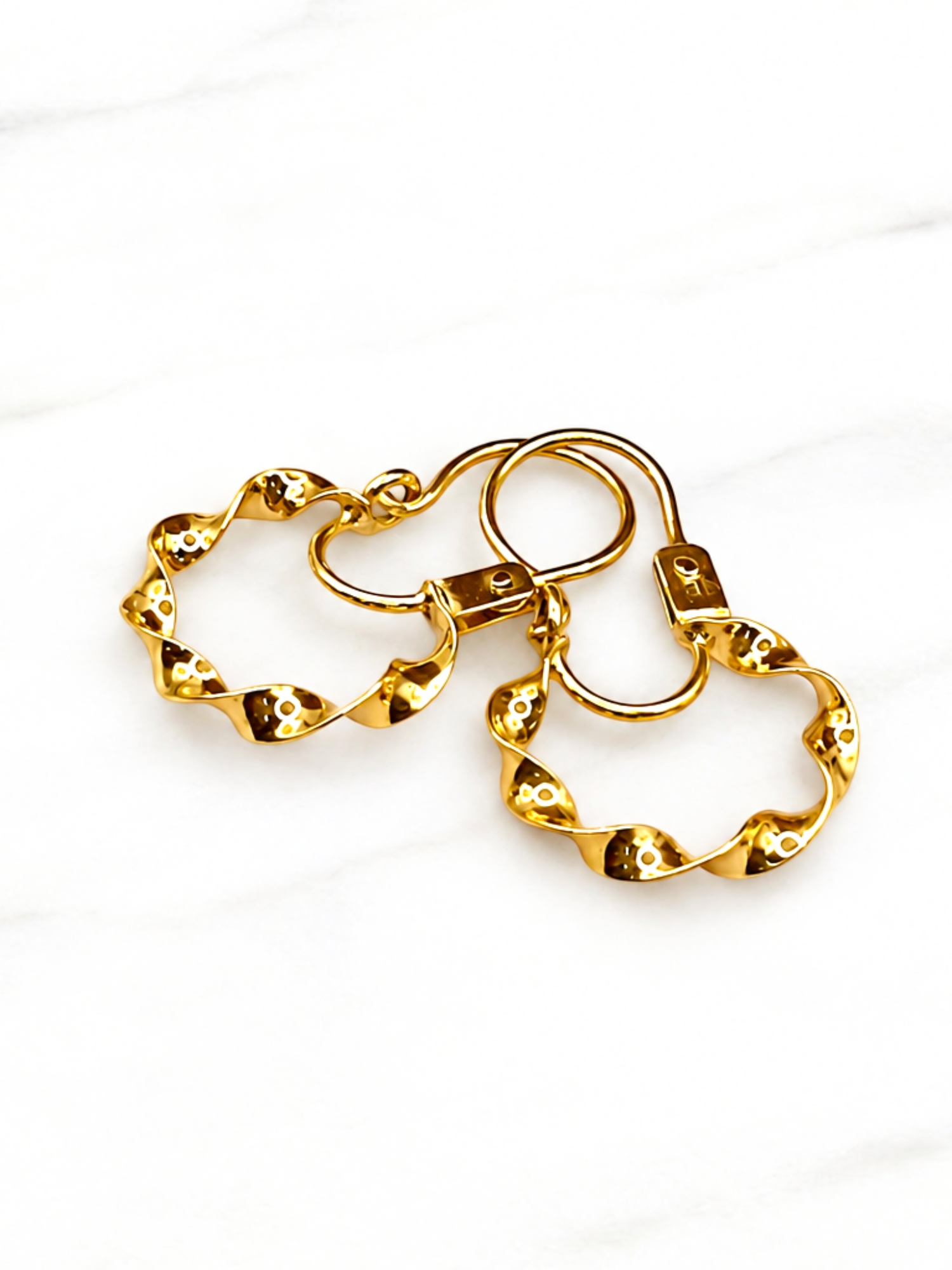 Aros argolla enroscada Oro 18k 5