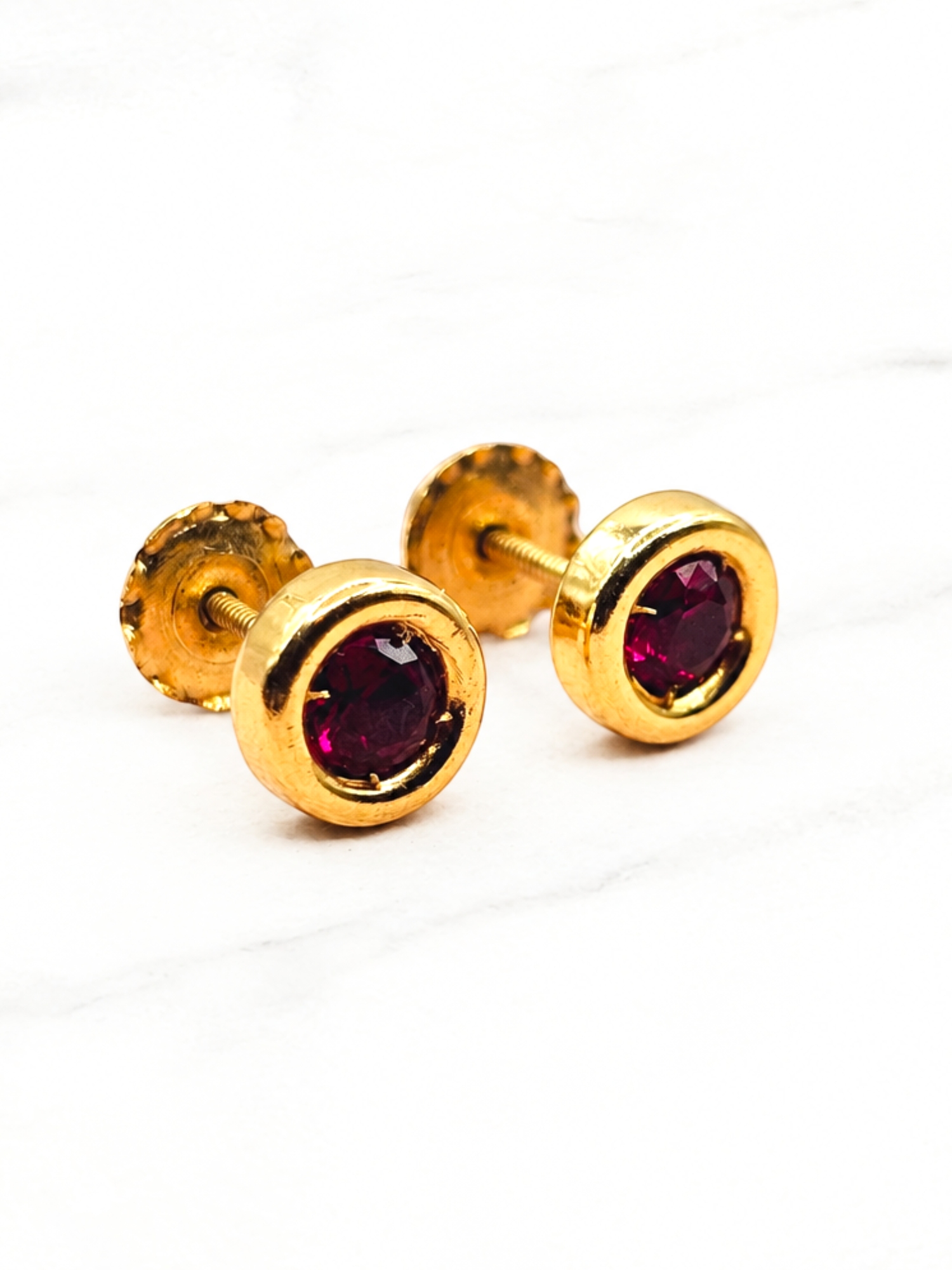 Aros punto de luz rubí Oro 18k 5
