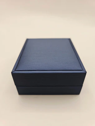 Caja de cadenas azul